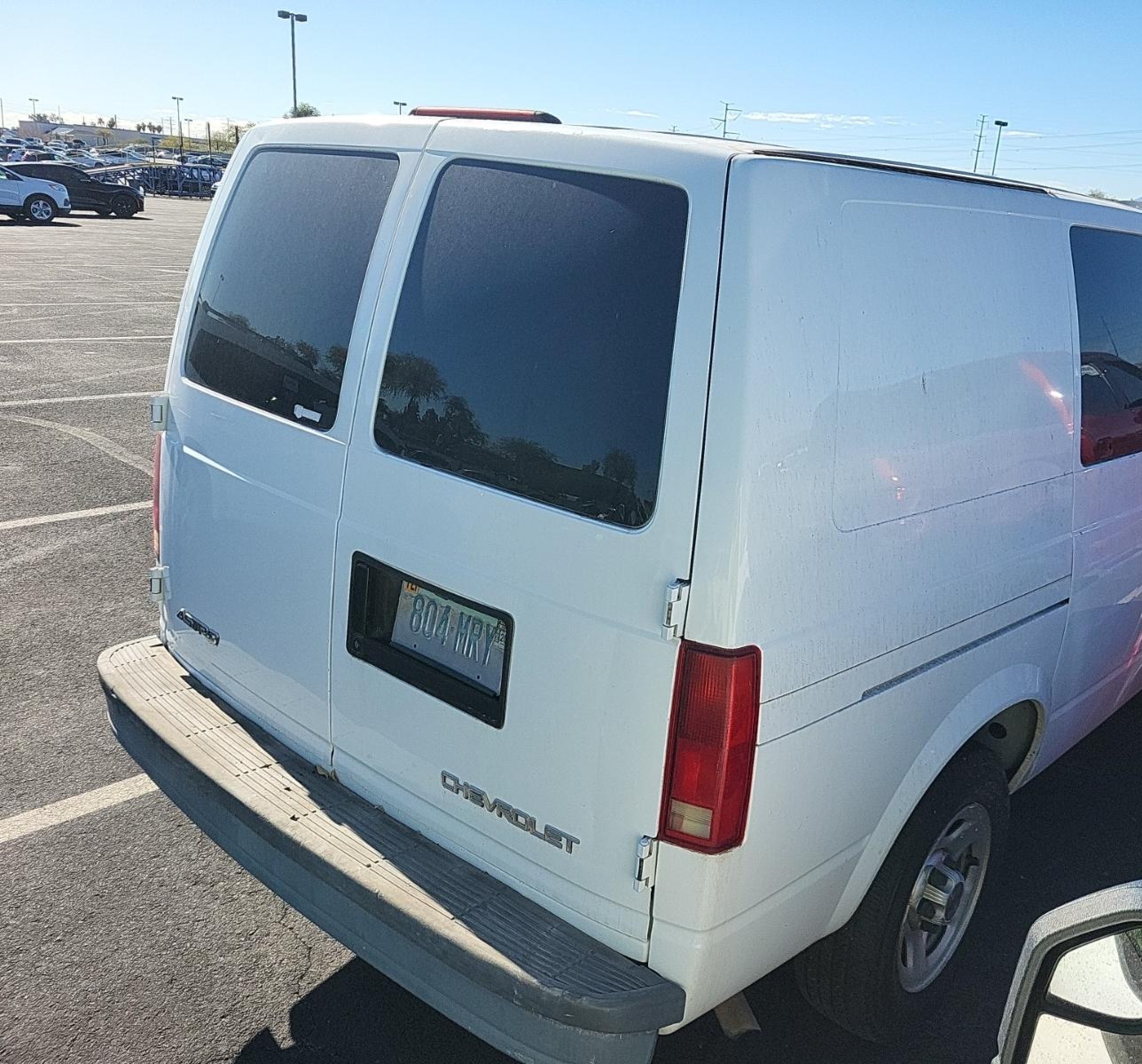 2004 Chevrolet Astro vin: 1GCDM19X34B106870