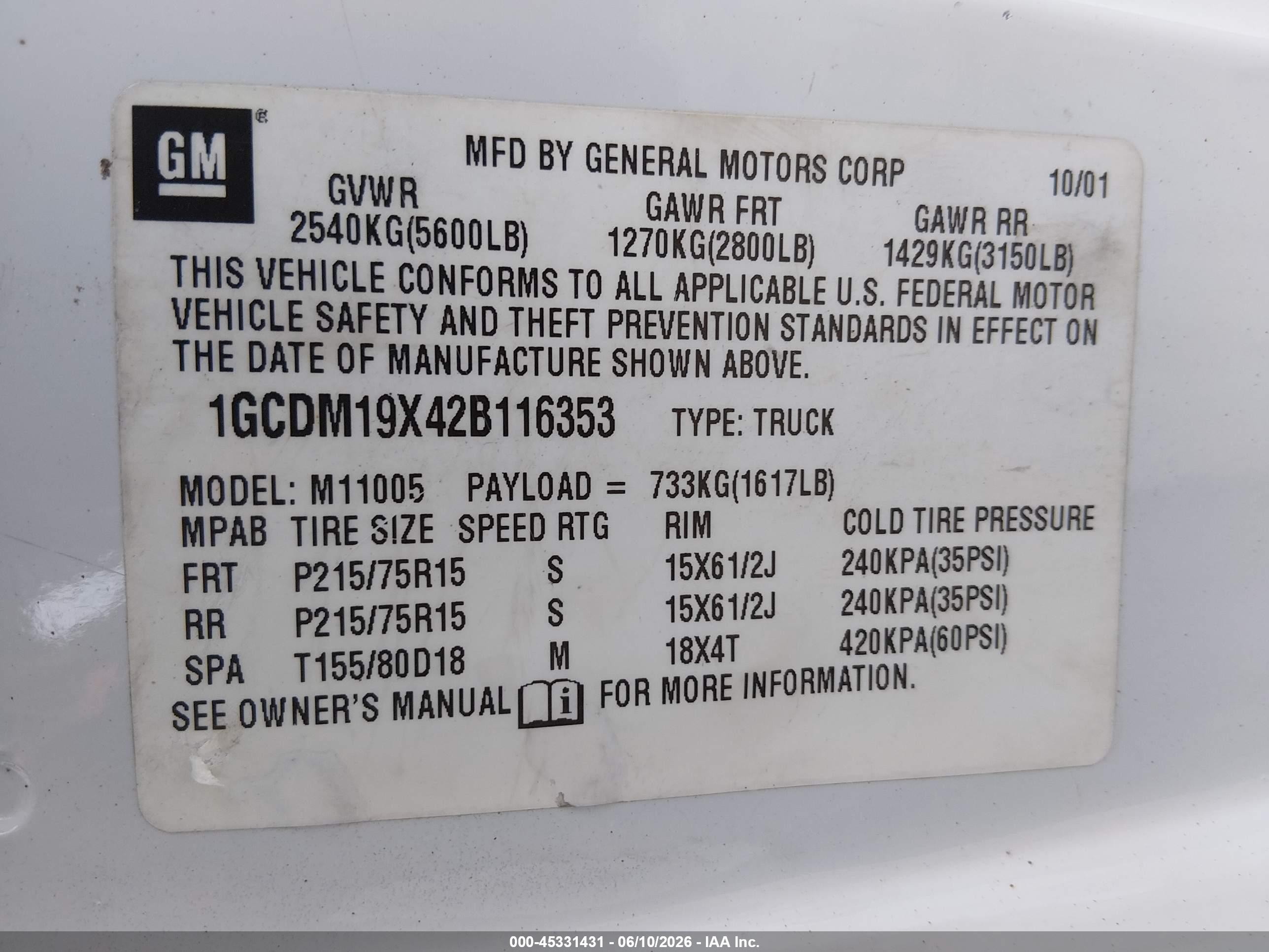 2002 Chevrolet Astro   White vin: 1GCDM19X42B116353