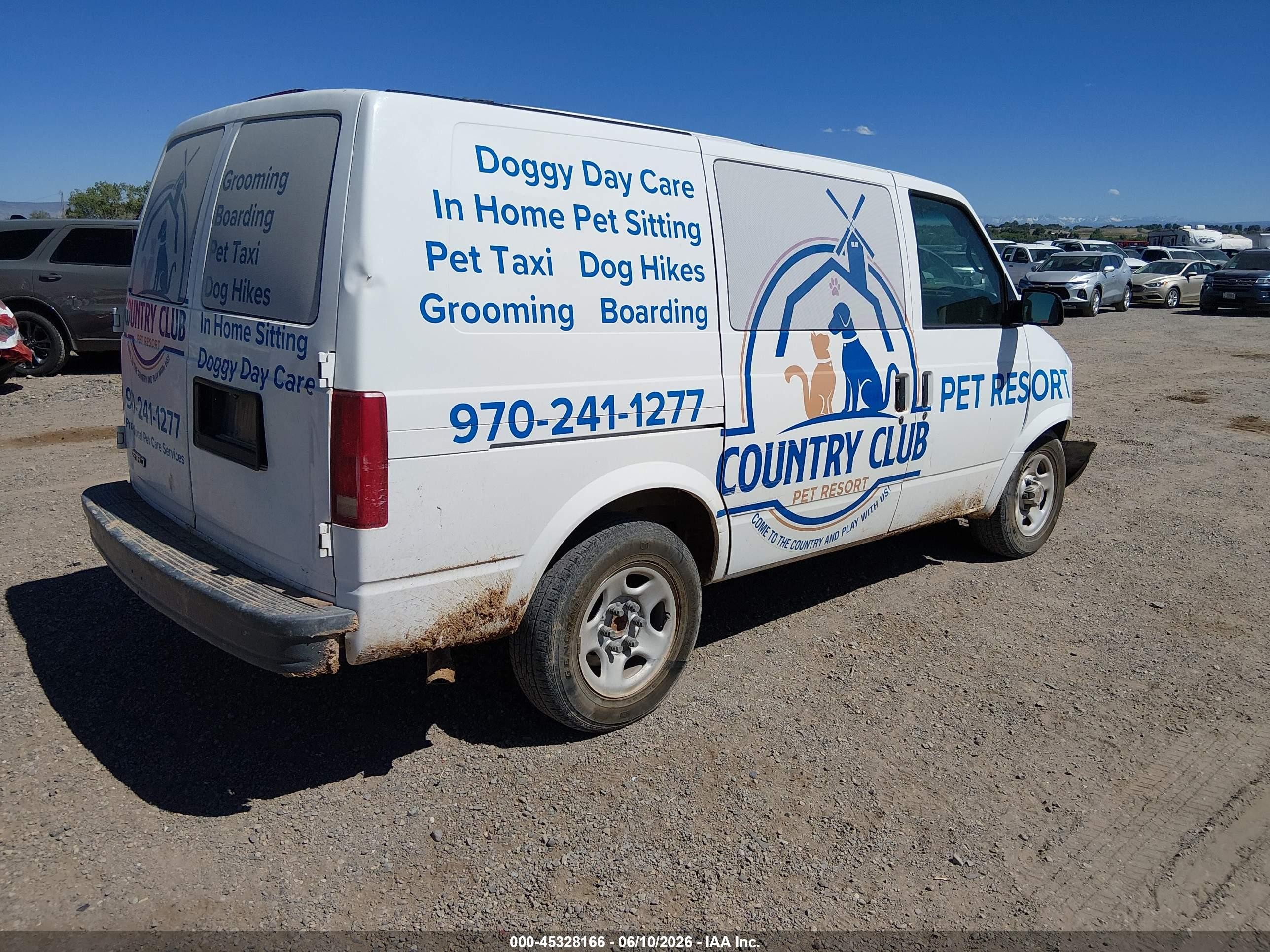 2004 Chevrolet Astro   White vin: 1GCDM19X44B114105