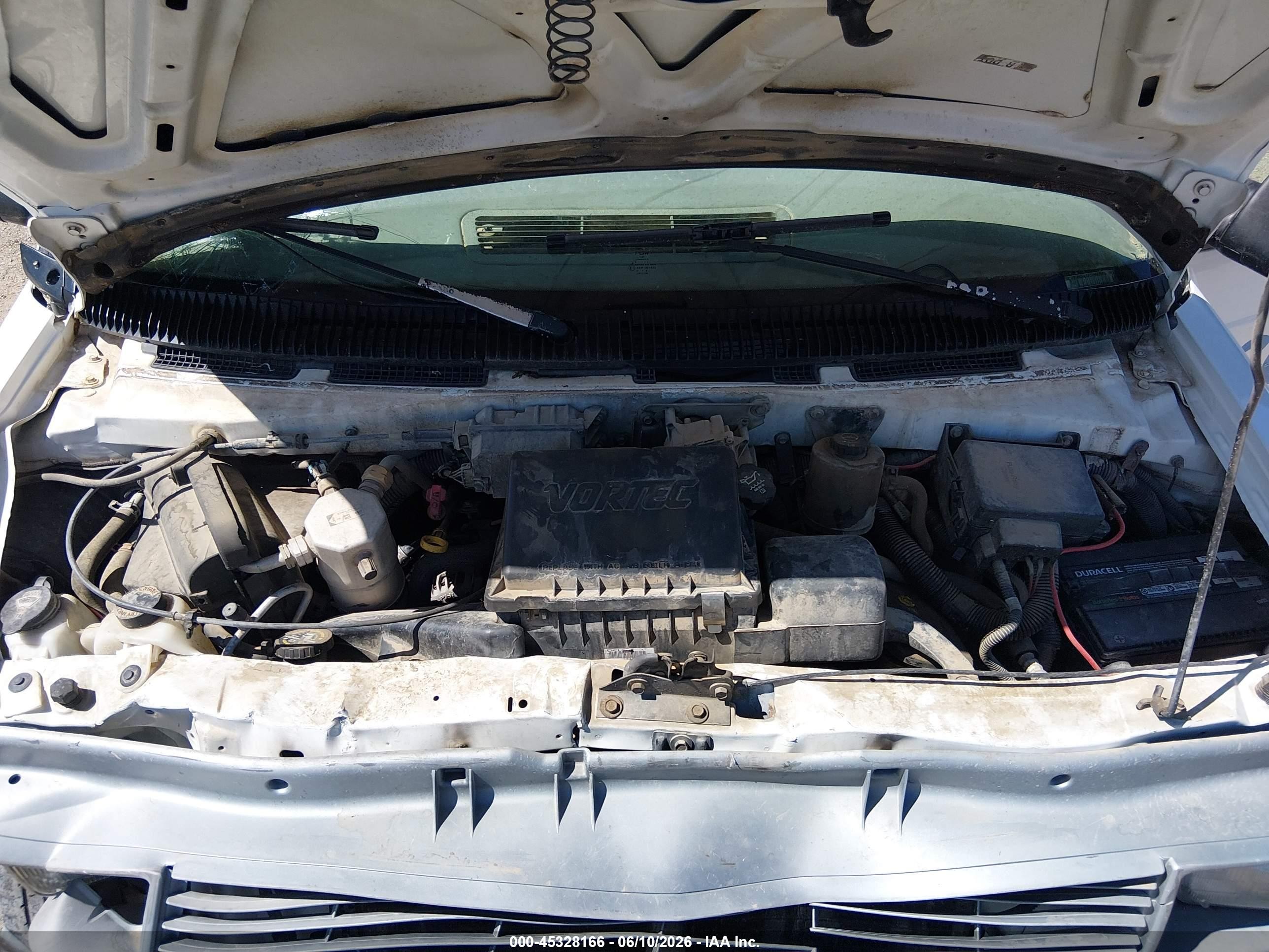 2004 Chevrolet Astro   White vin: 1GCDM19X44B114105