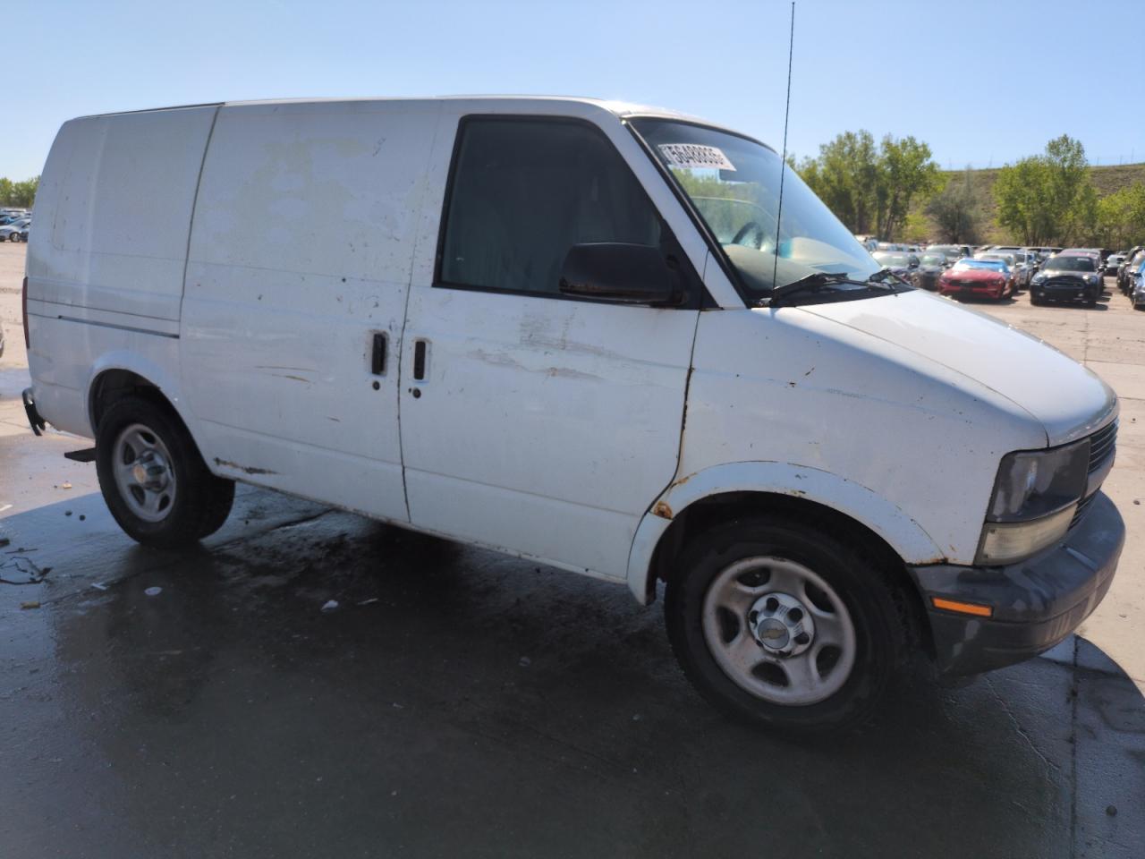 2004 Chevrolet Astro White vin: 1GCDM19X44B132068