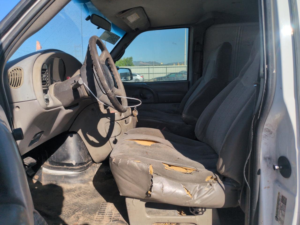 2004 Chevrolet Astro White vin: 1GCDM19X44B132068