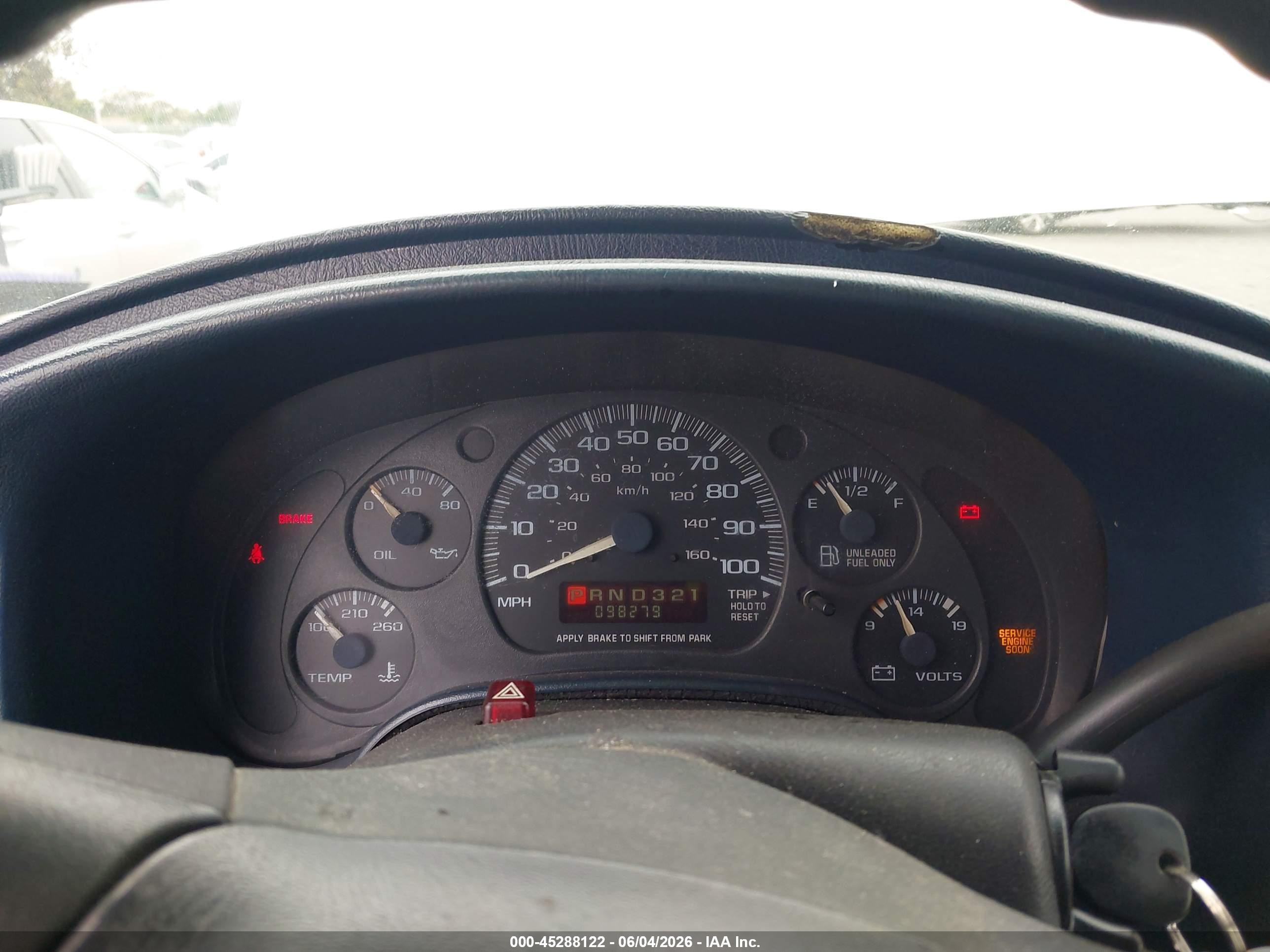 2002 Chevrolet Astro   White vin: 1GCDM19X52B122436