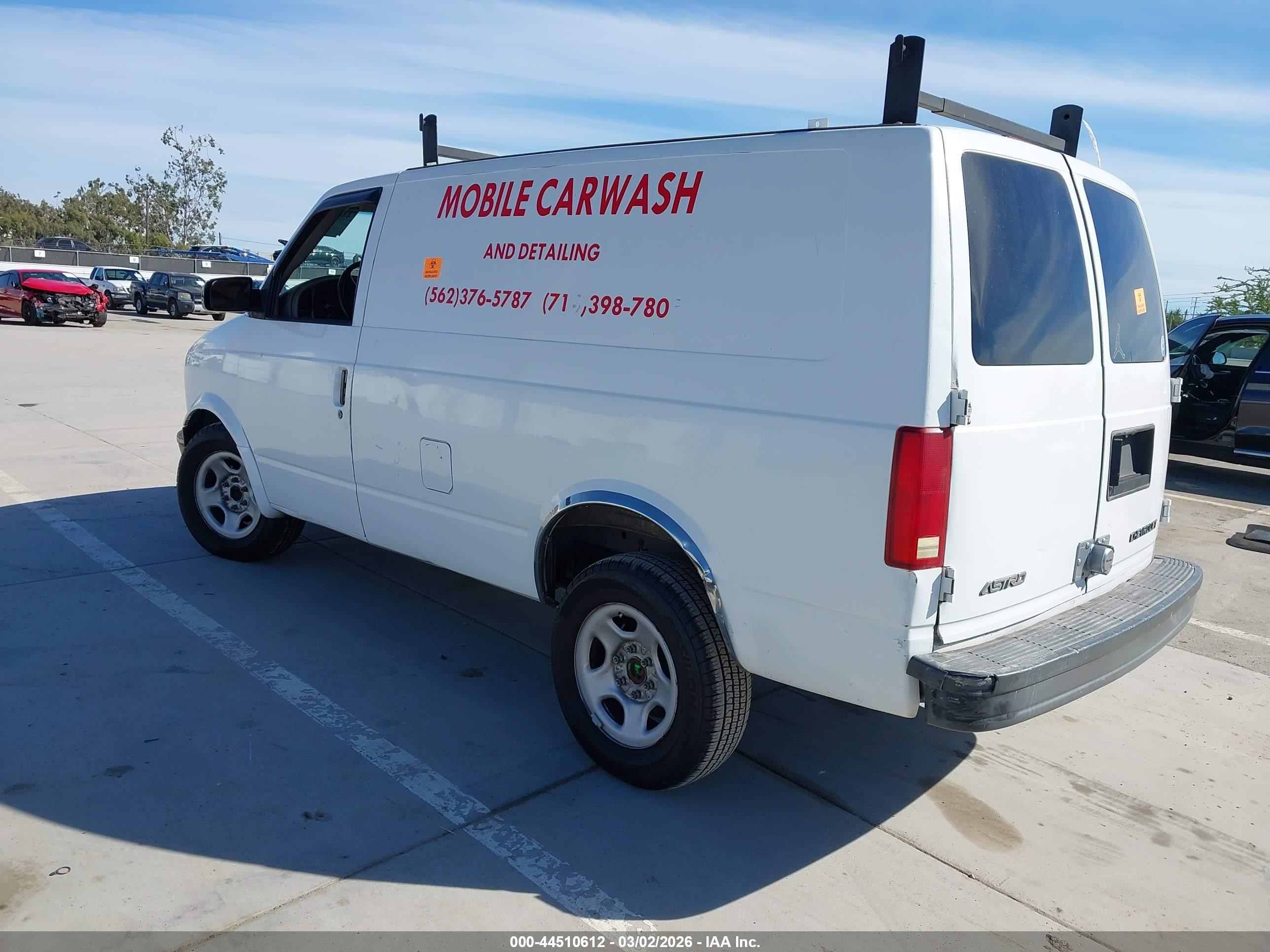 2004 Chevrolet Astro   White vin: 1GCDM19X54B103520