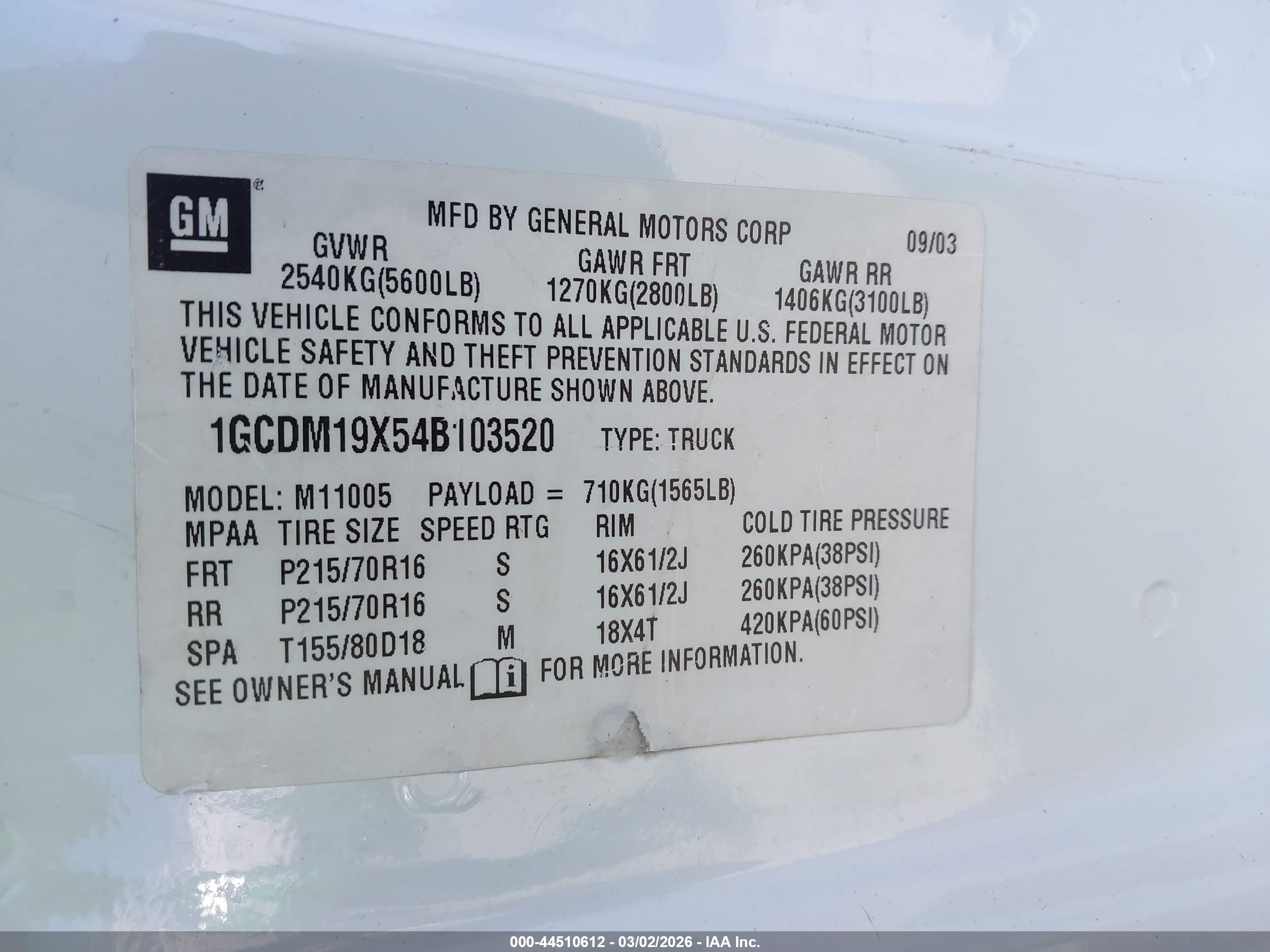 2004 Chevrolet Astro   White vin: 1GCDM19X54B103520