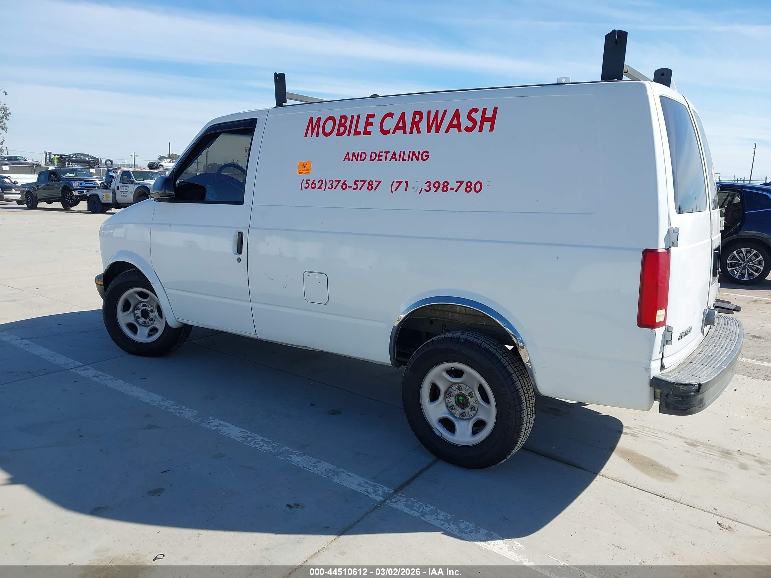 2004 Chevrolet Astro   White vin: 1GCDM19X54B103520