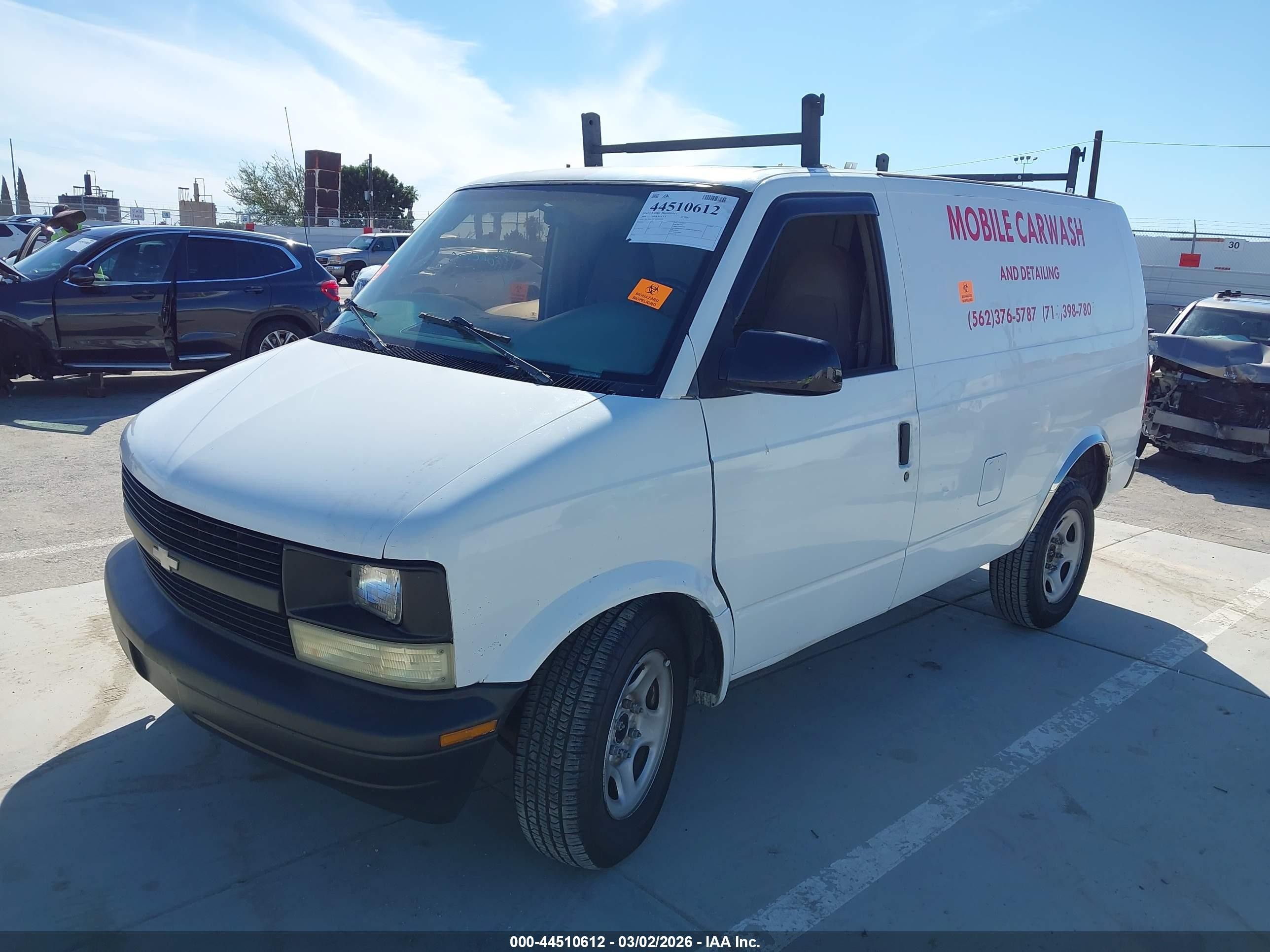 2004 Chevrolet Astro   White vin: 1GCDM19X54B103520