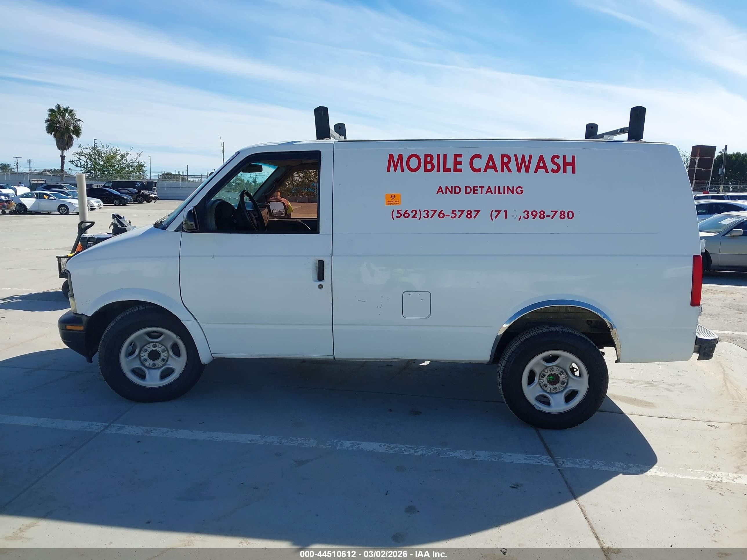 2004 Chevrolet Astro   White vin: 1GCDM19X54B103520