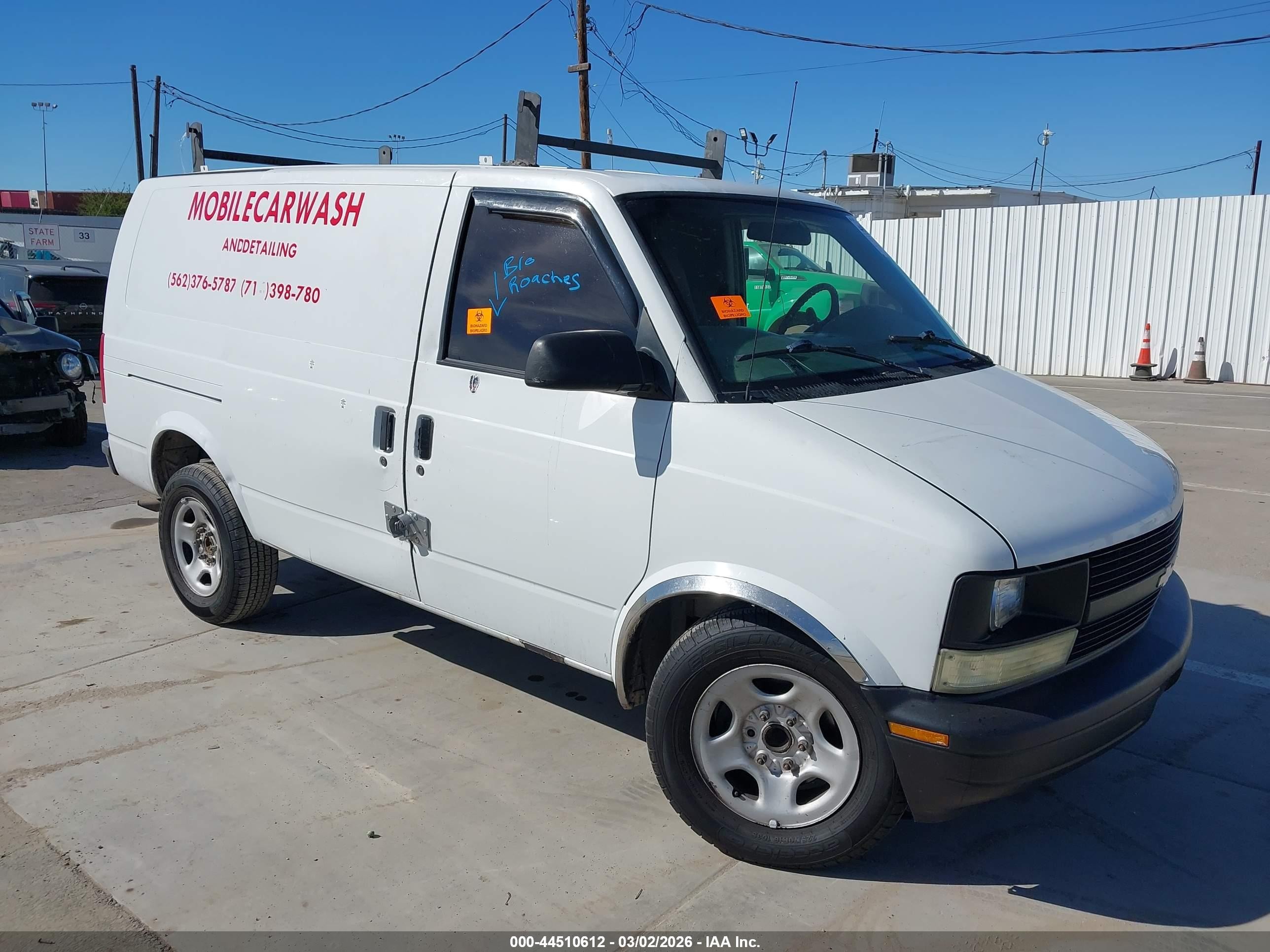 2004 Chevrolet Astro   White vin: 1GCDM19X54B103520