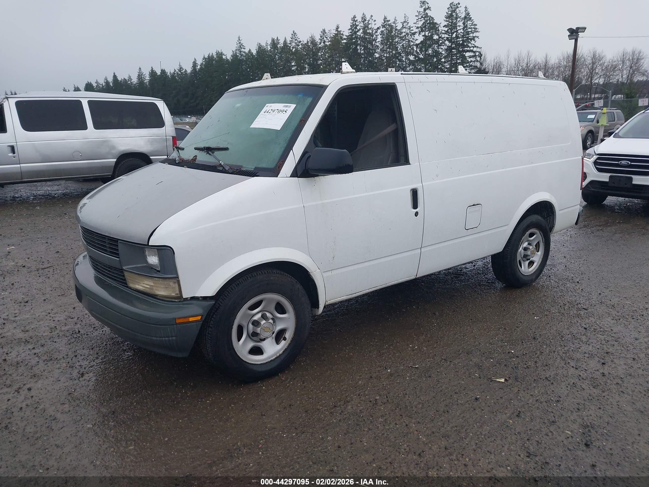 2004 Chevrolet Astro   White vin: 1GCDM19X54B123301