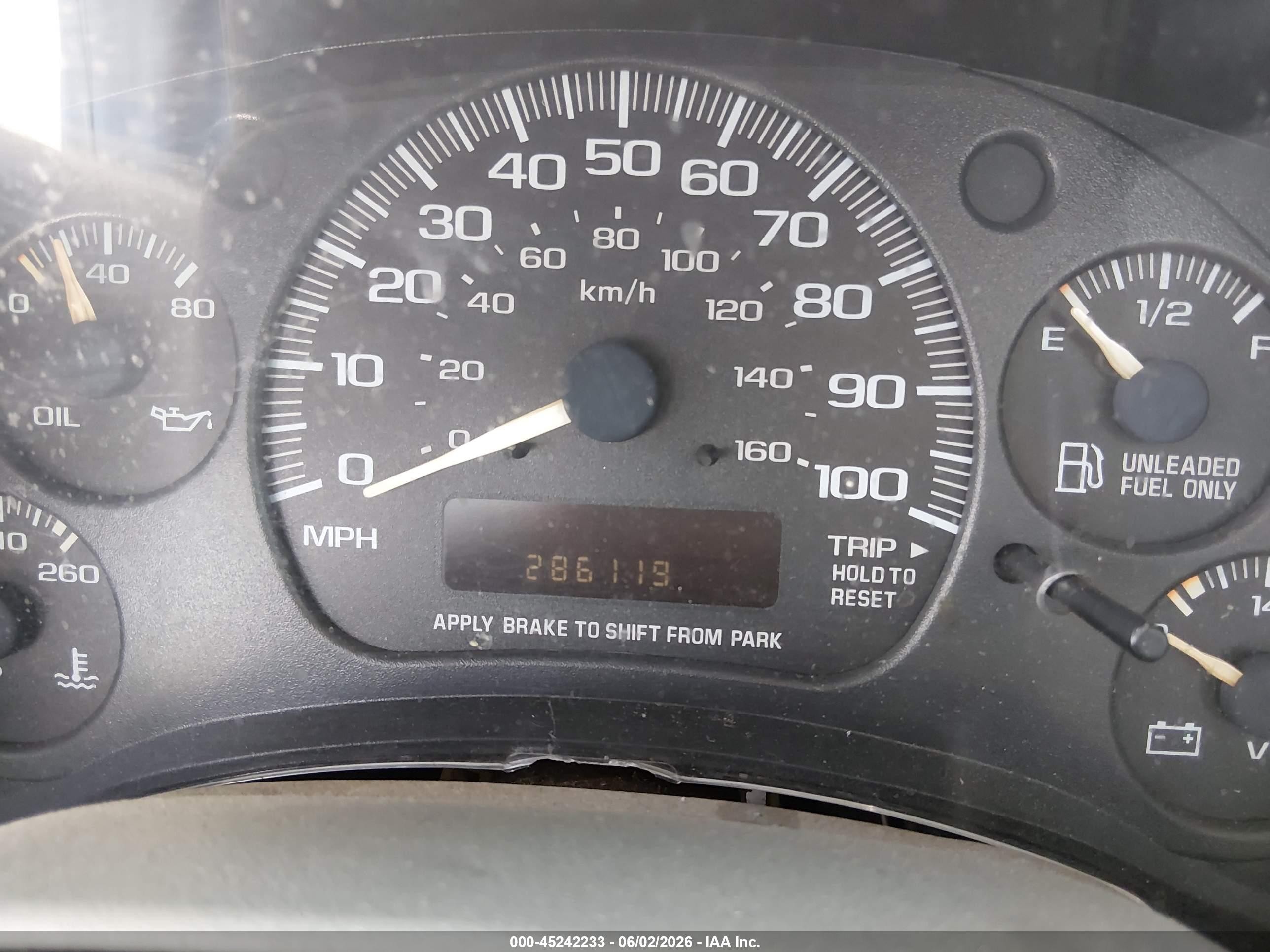 2002 Chevrolet Astro   White vin: 1GCDM19X62B126656