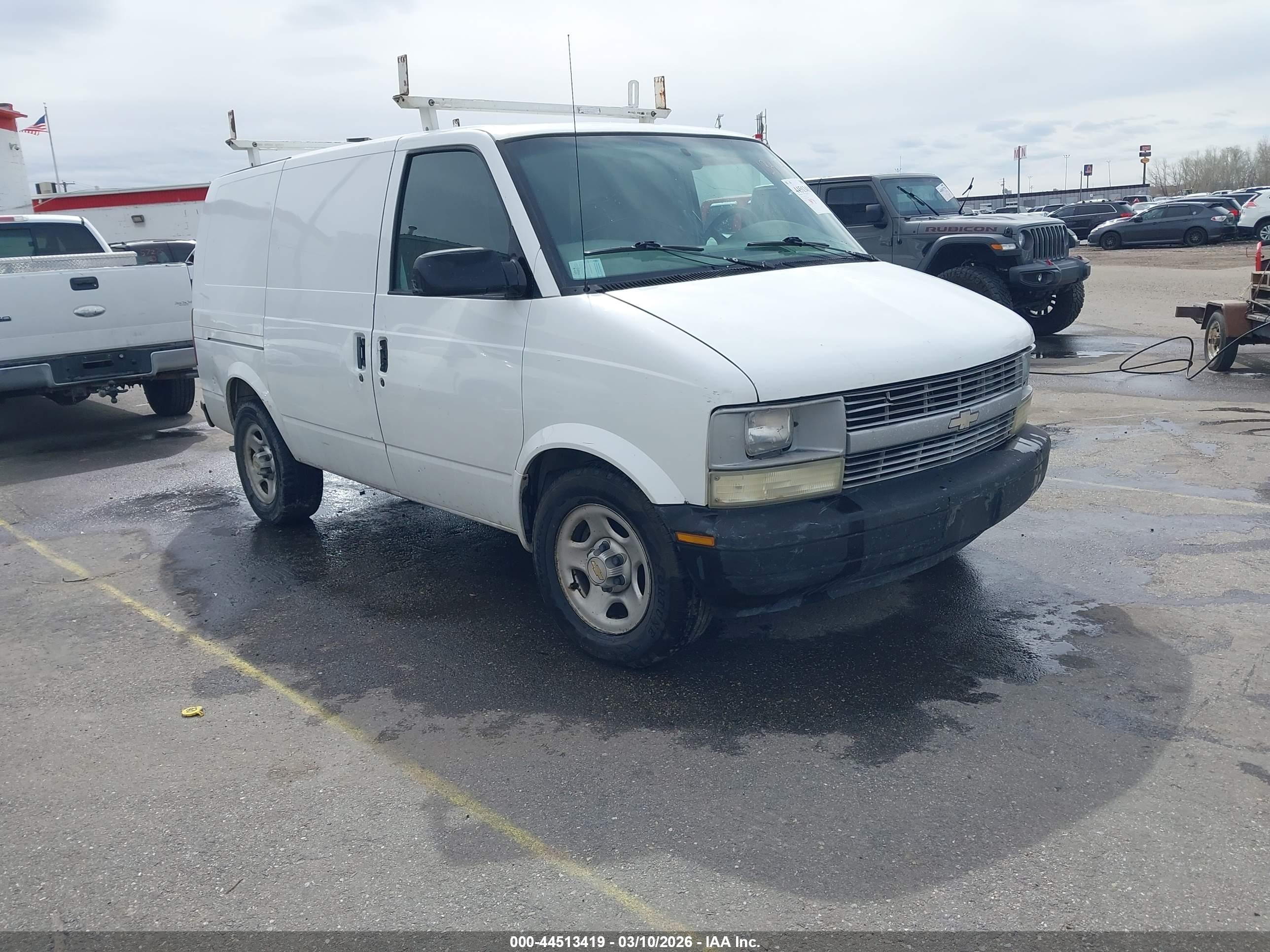 2004 Chevrolet Astro   Белый vin: 1GCDM19X64B105700