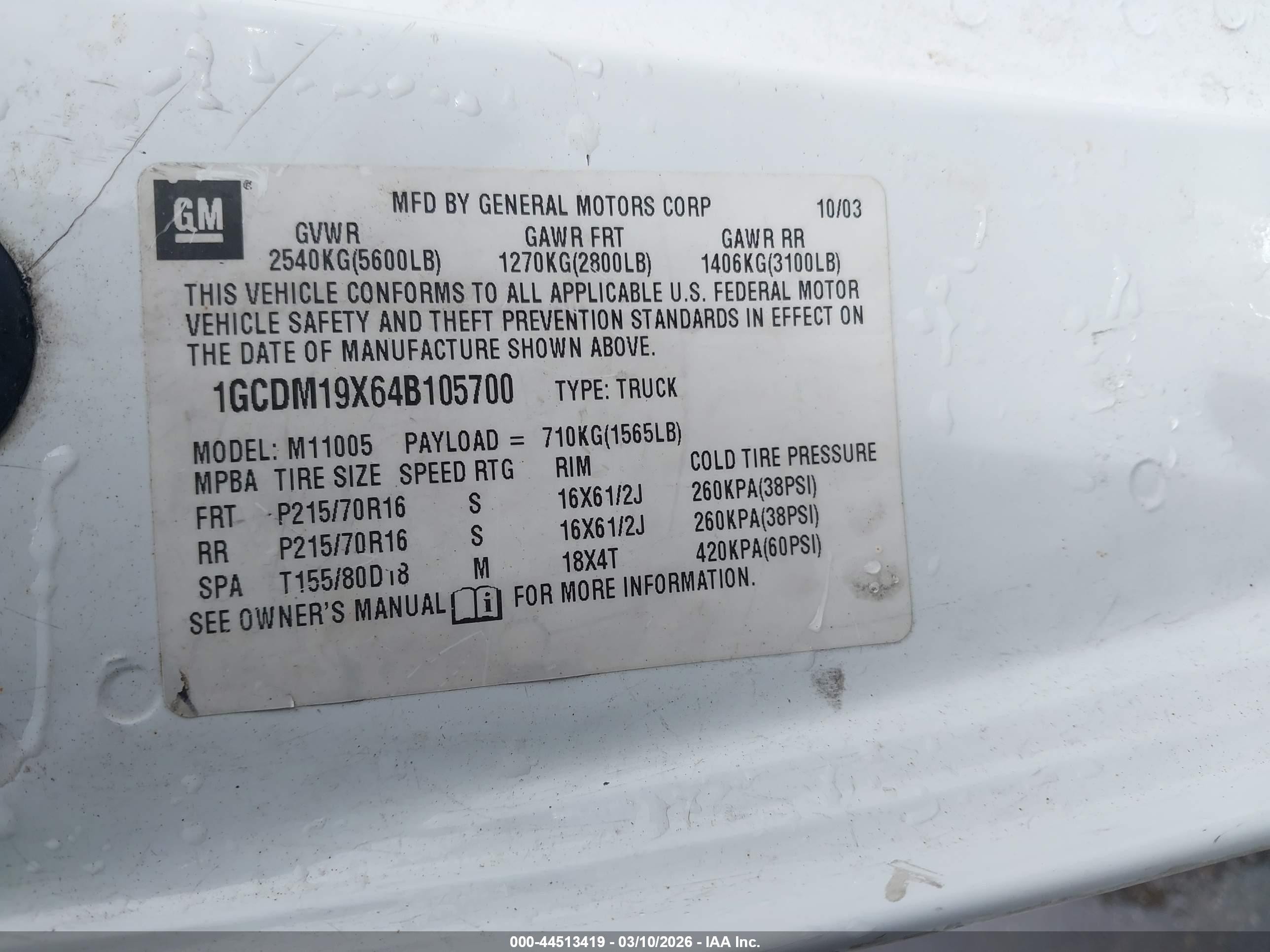 2004 Chevrolet Astro   White vin: 1GCDM19X64B105700