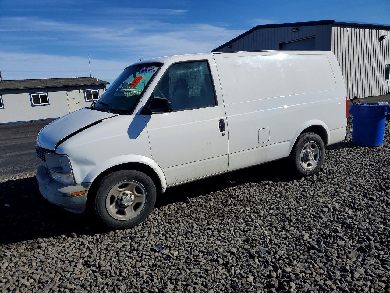 2004 Chev Astro White vin: 1GCDM19X64B118866
