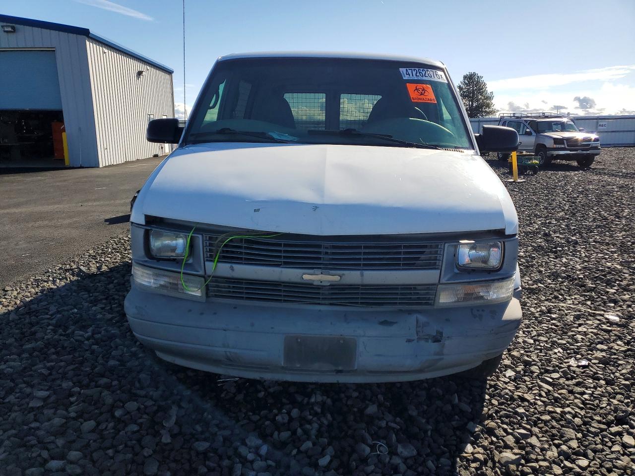 2004 Chev Astro White vin: 1GCDM19X64B118866