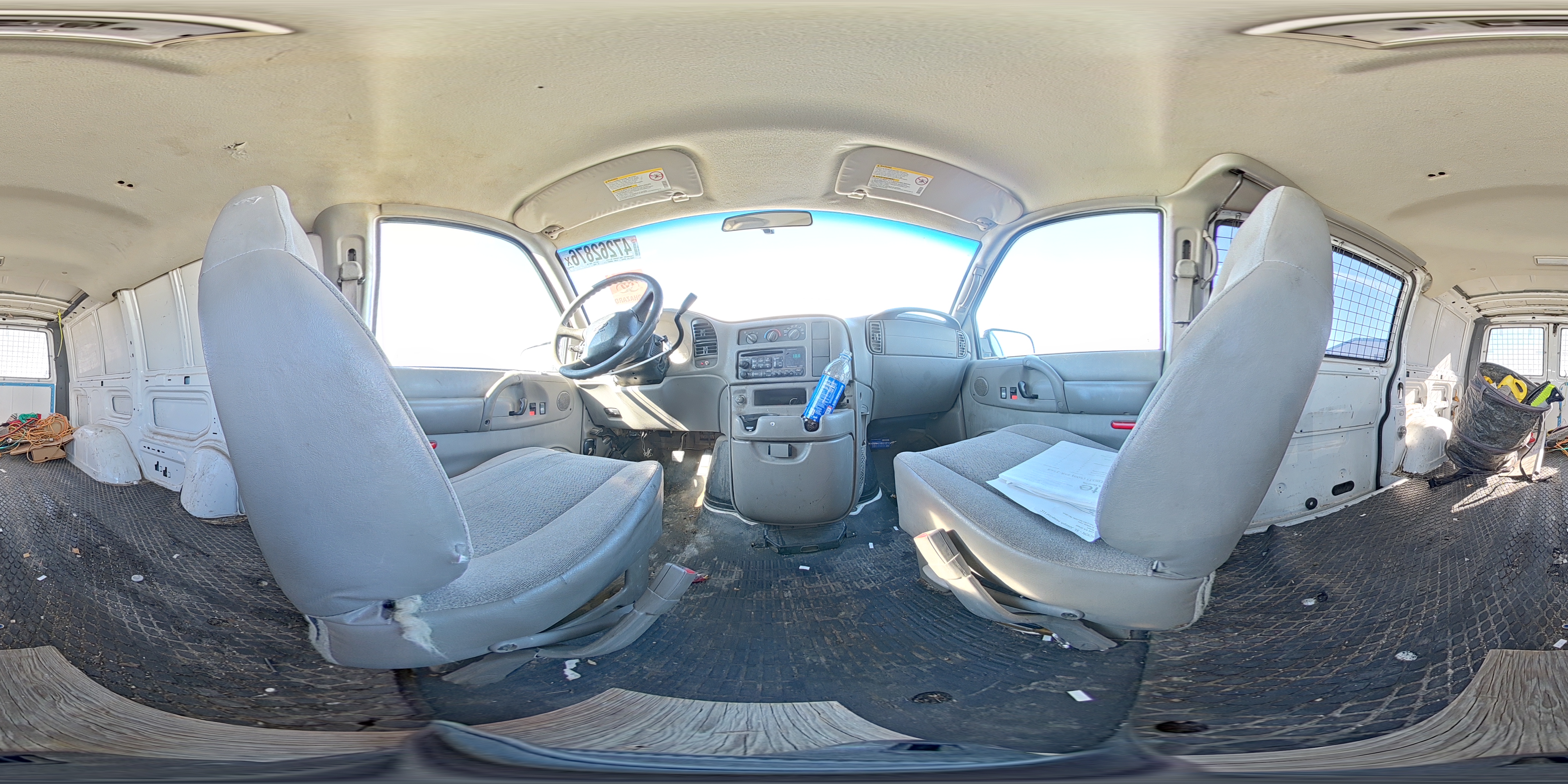 2004 Chev Astro White vin: 1GCDM19X64B118866