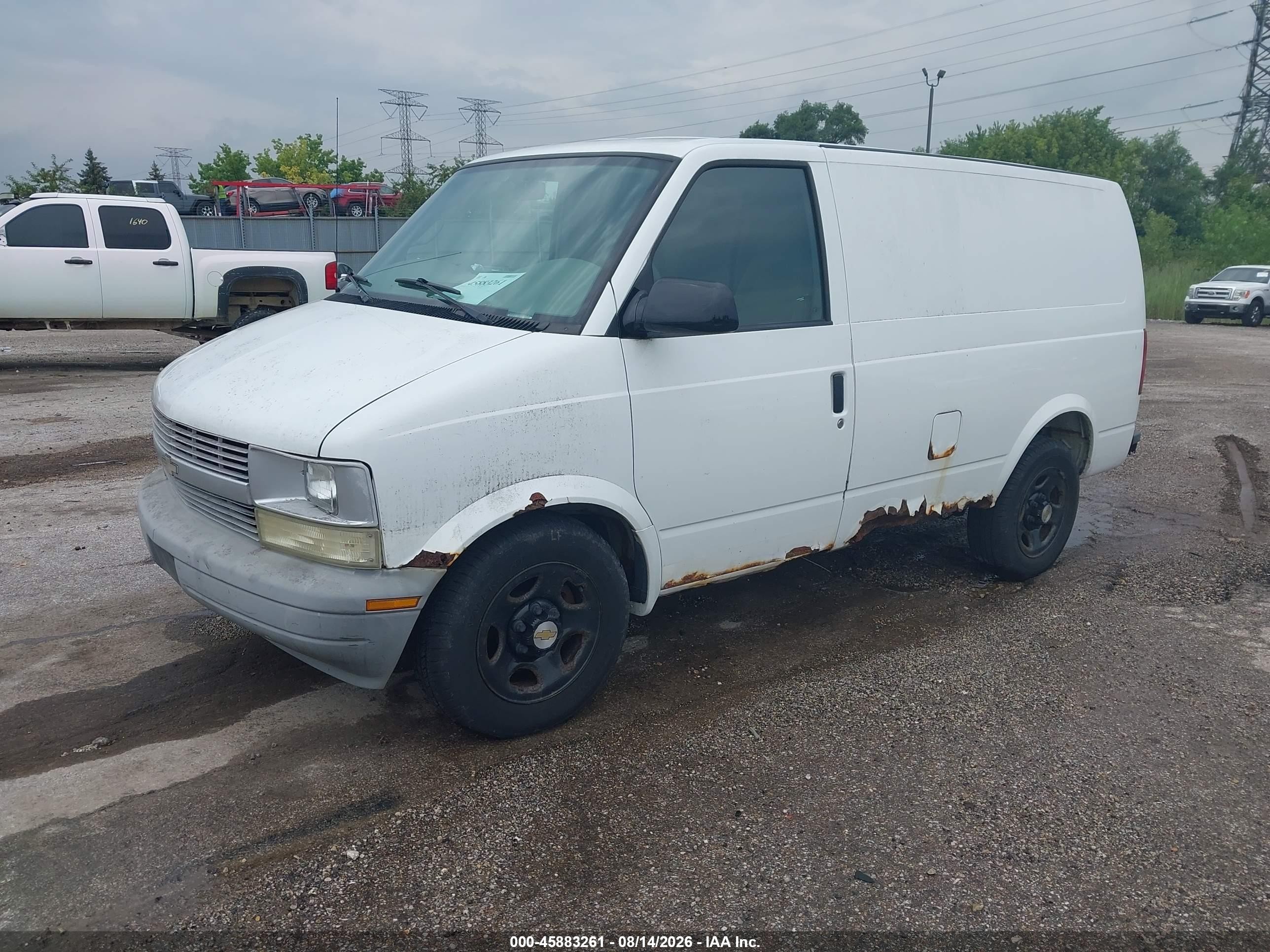 2005 Chevrolet Astro   White vin: 1GCDM19X65B104385