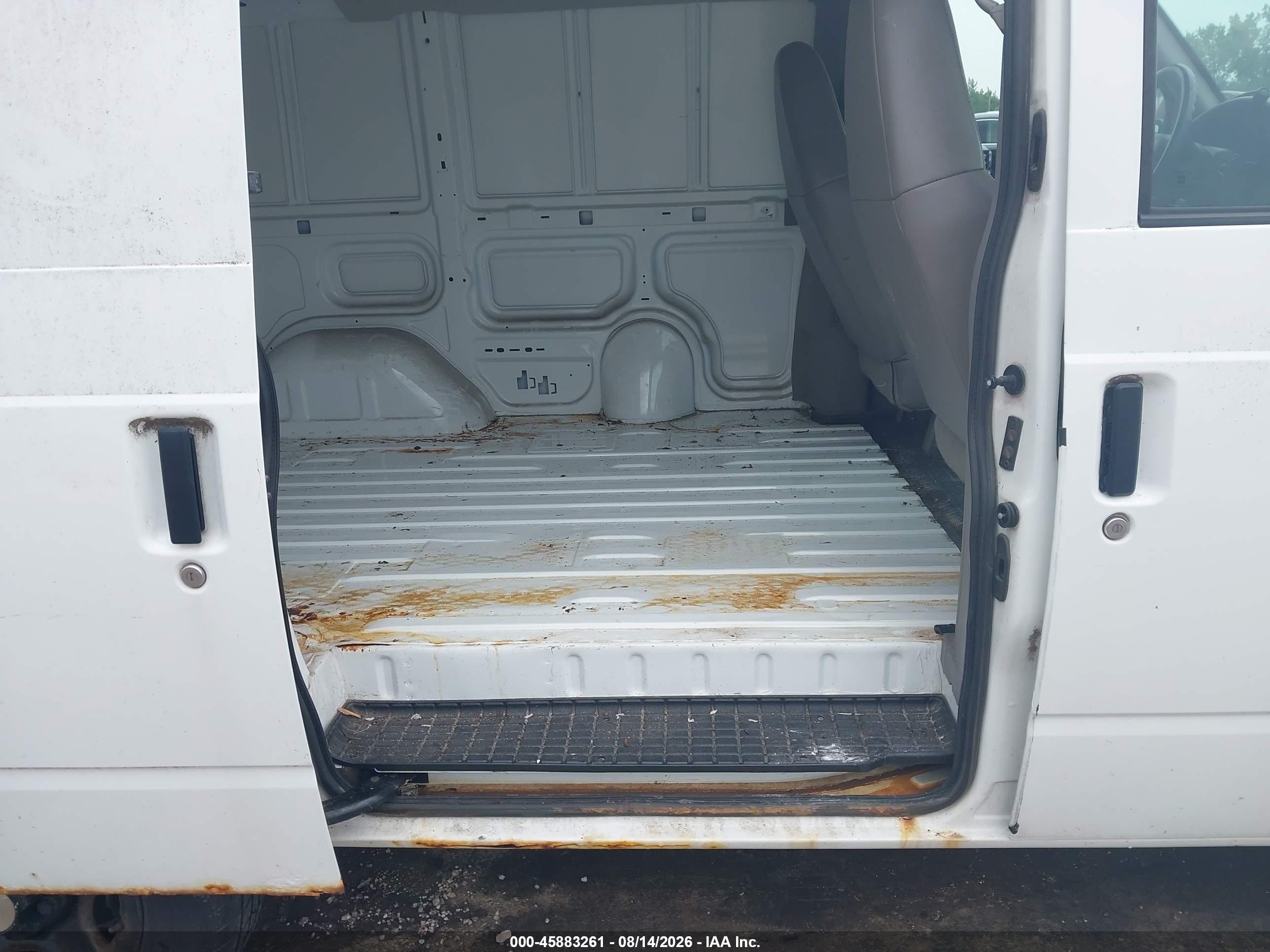 2005 Chevrolet Astro   White vin: 1GCDM19X65B104385