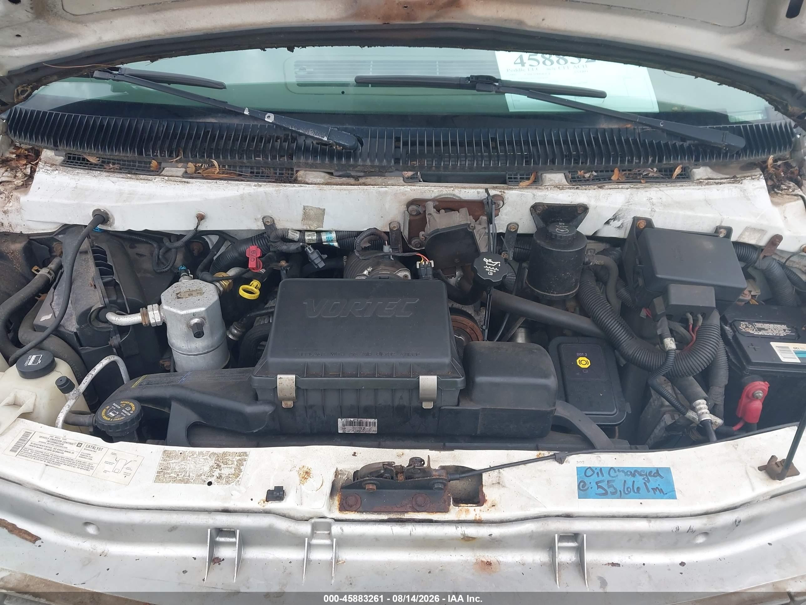 2005 Chevrolet Astro   White vin: 1GCDM19X65B104385