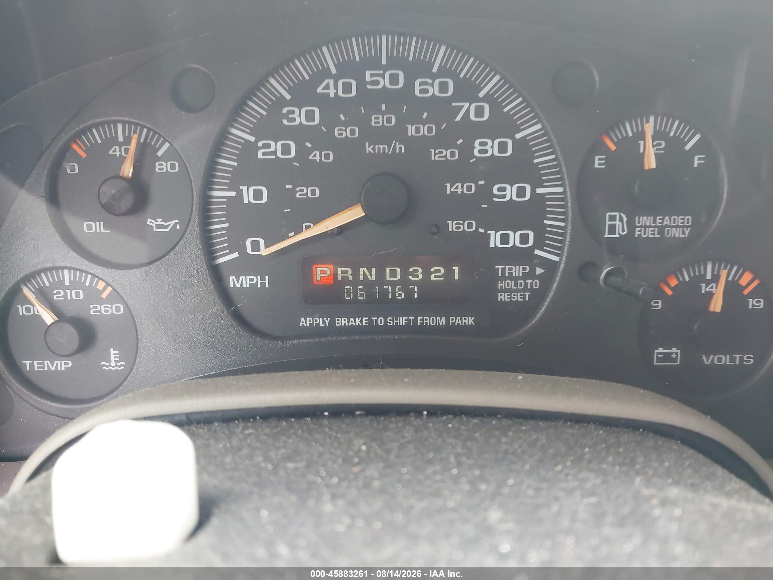 2005 Chevrolet Astro   White vin: 1GCDM19X65B104385