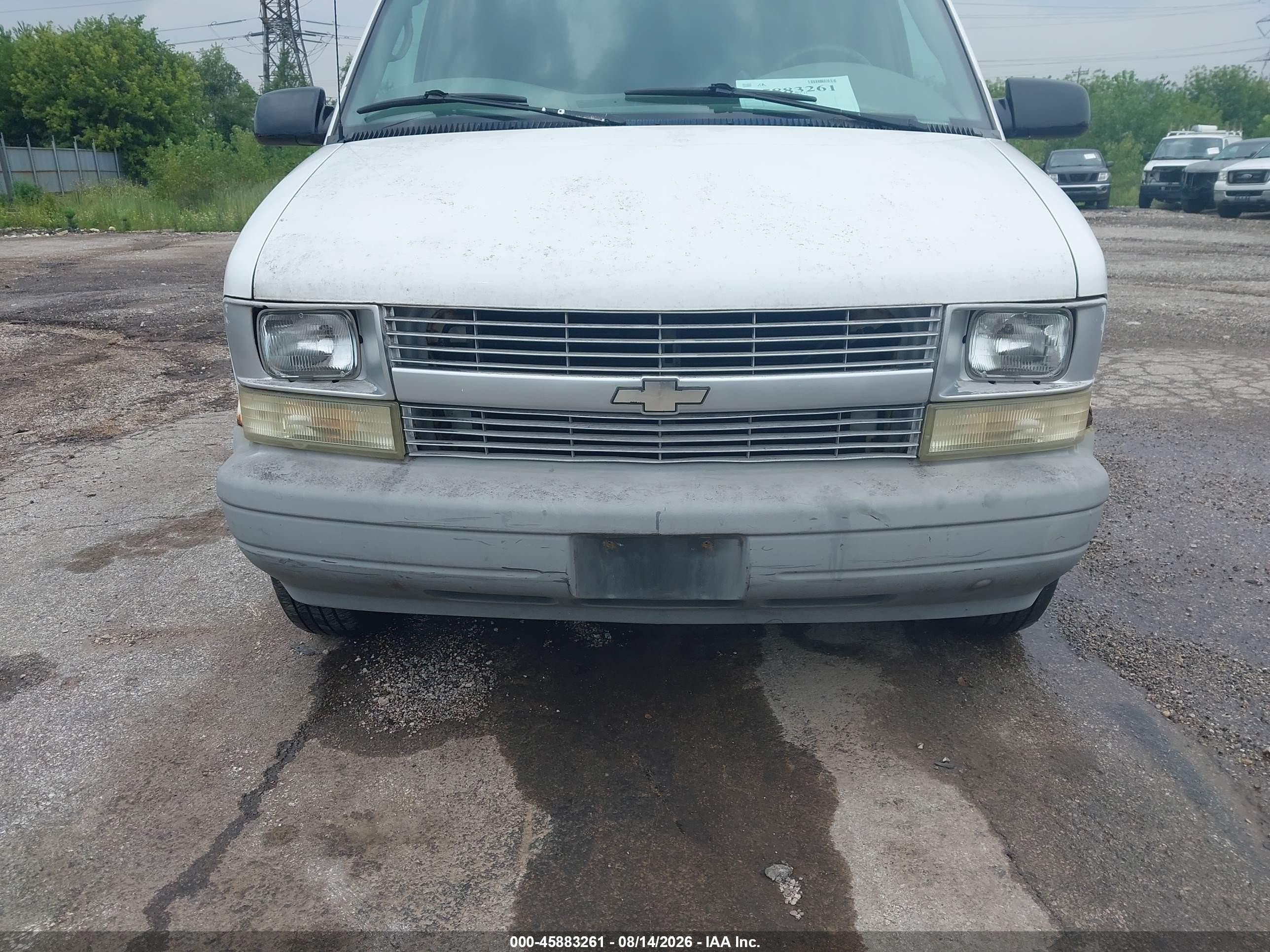 2005 Chevrolet Astro   White vin: 1GCDM19X65B104385