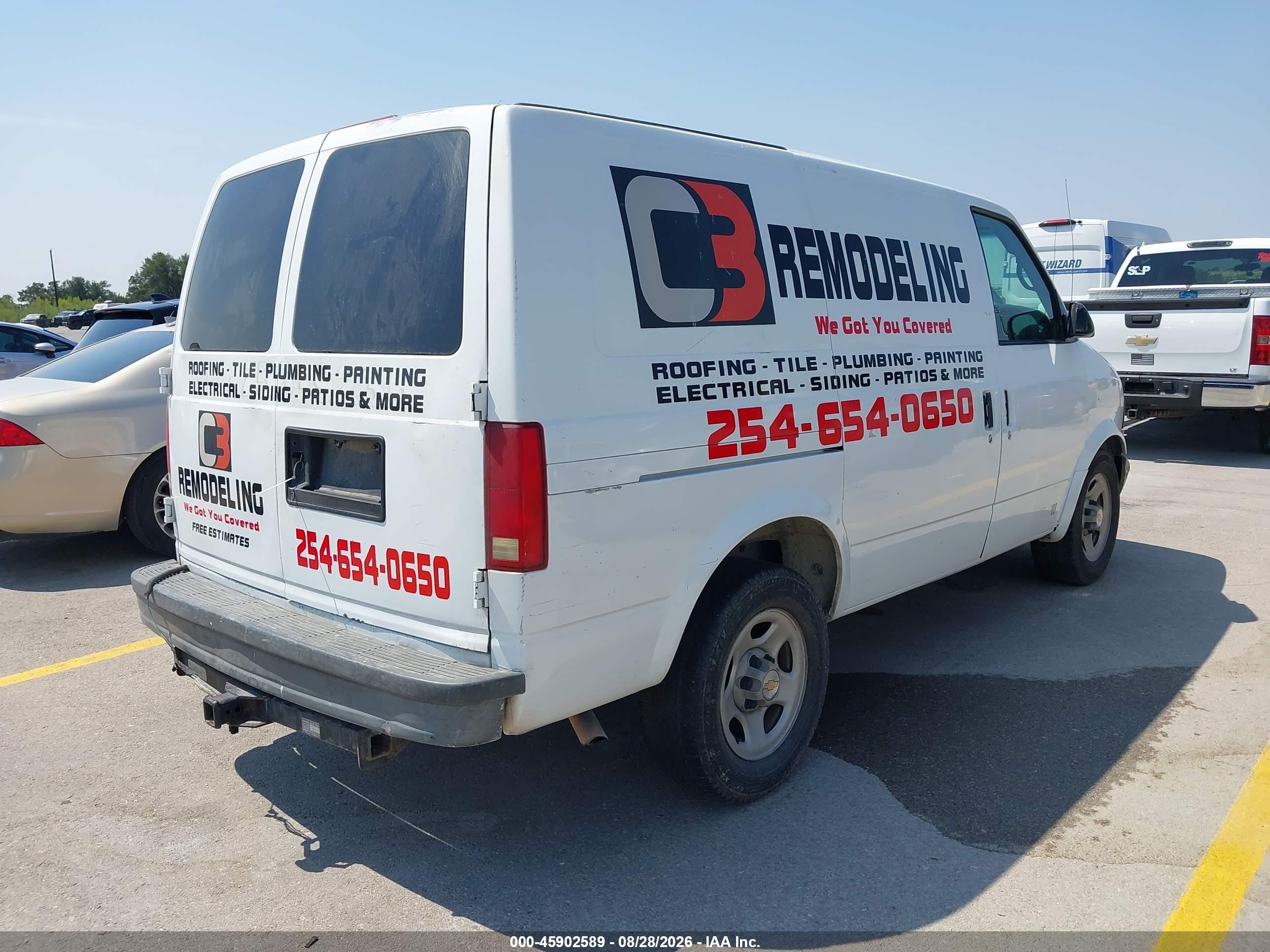 2005 Chevrolet Astro   White vin: 1GCDM19X75B119087