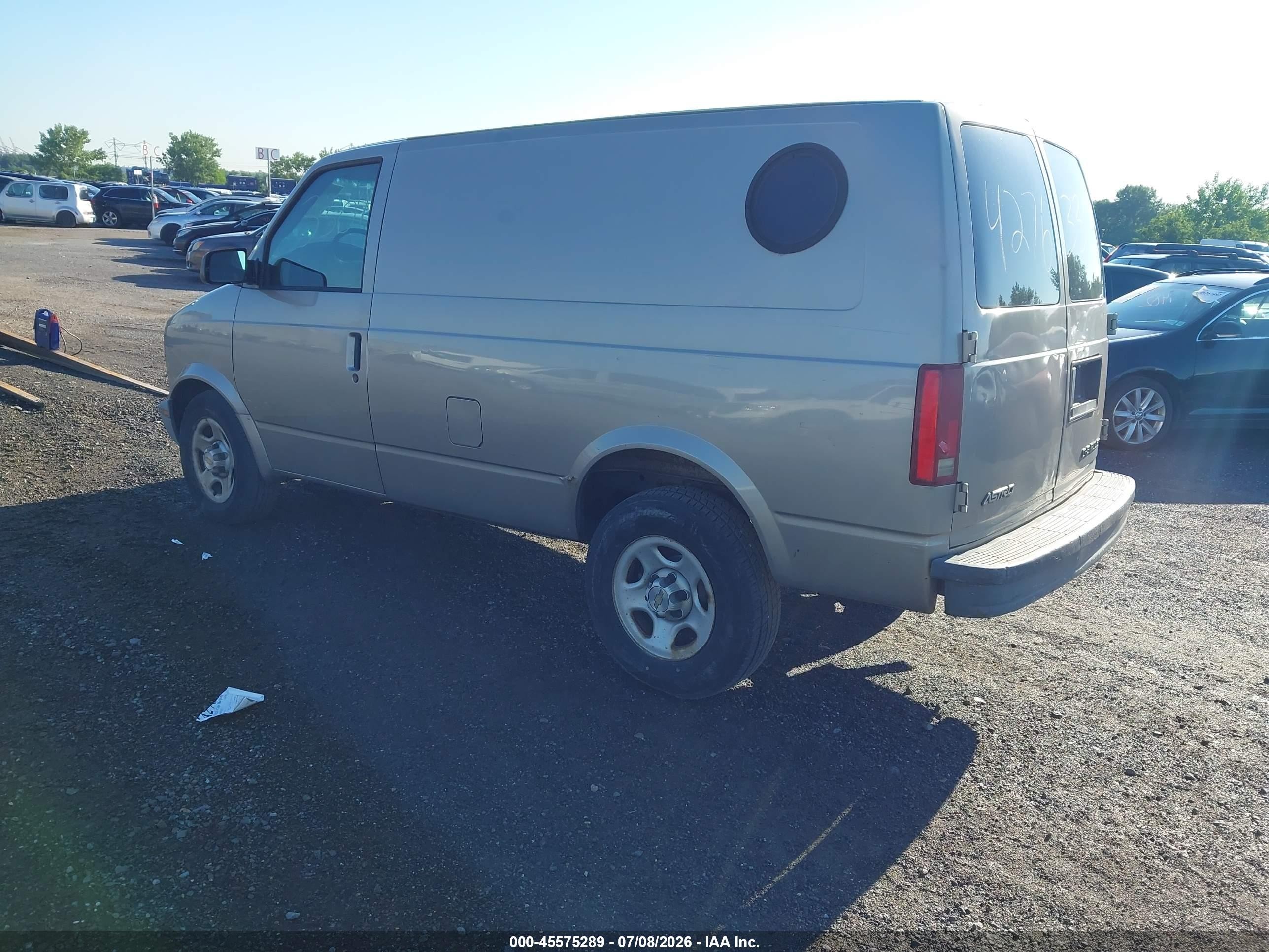2003 Chevrolet Astro   Gold vin: 1GCDM19X83B131293