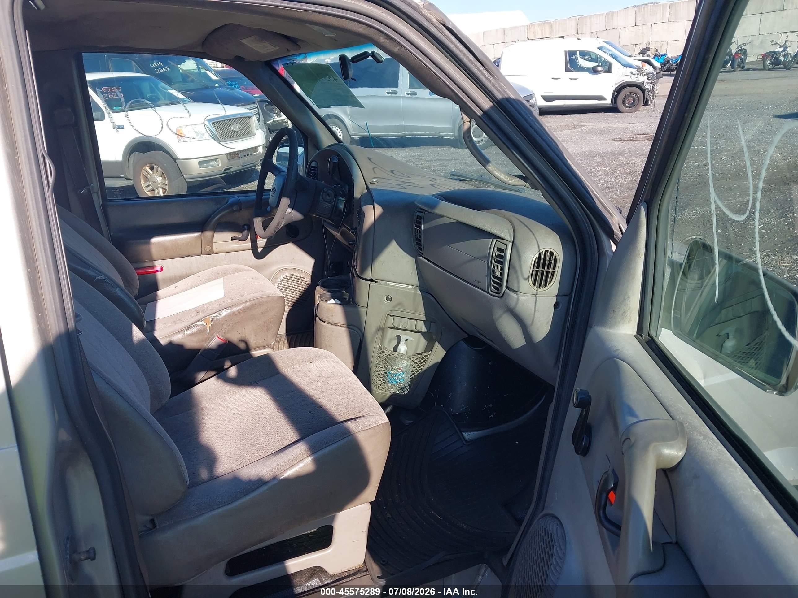 2003 Chevrolet Astro   Gold vin: 1GCDM19X83B131293