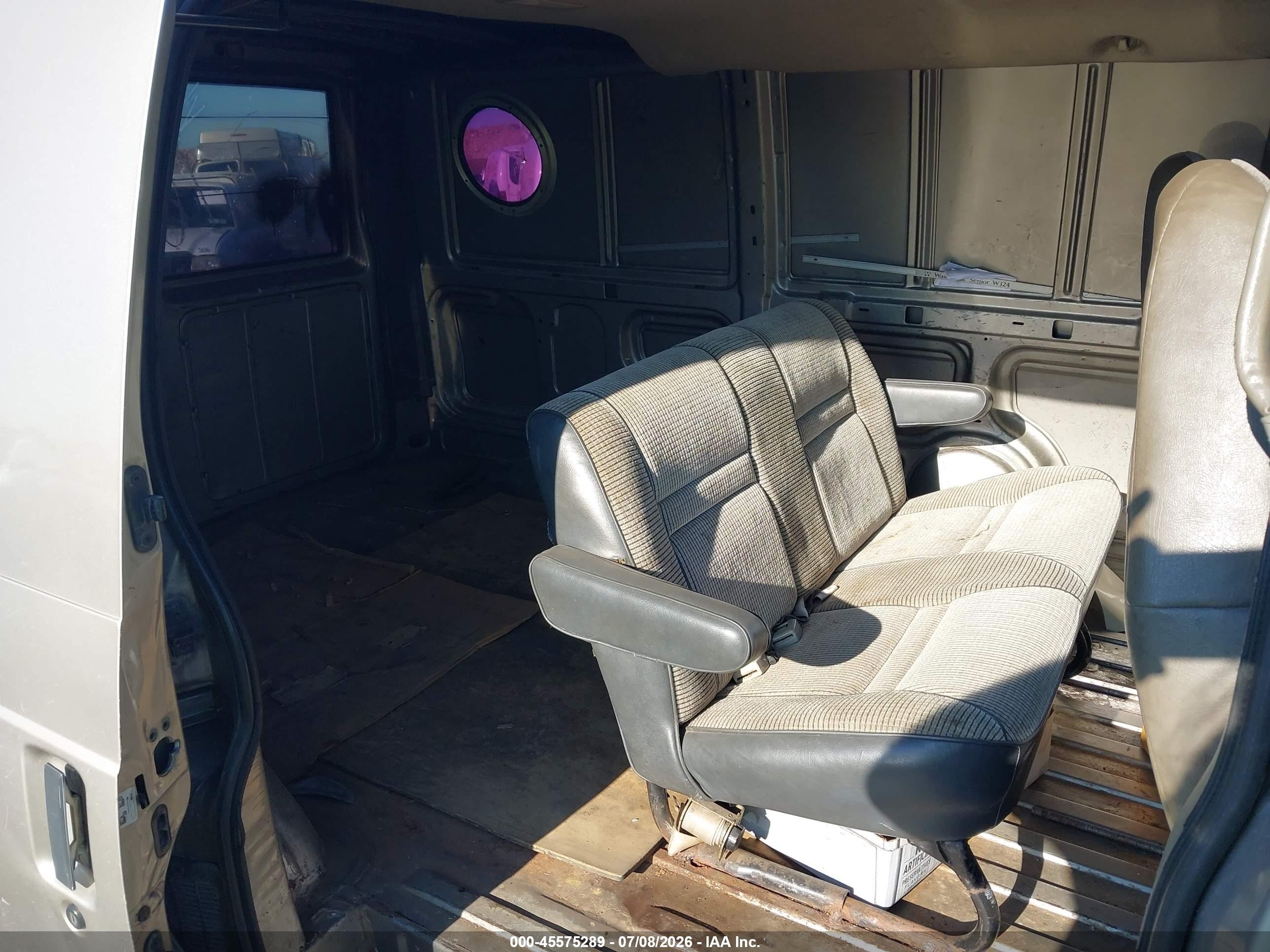 2003 Chevrolet Astro   Gold vin: 1GCDM19X83B131293