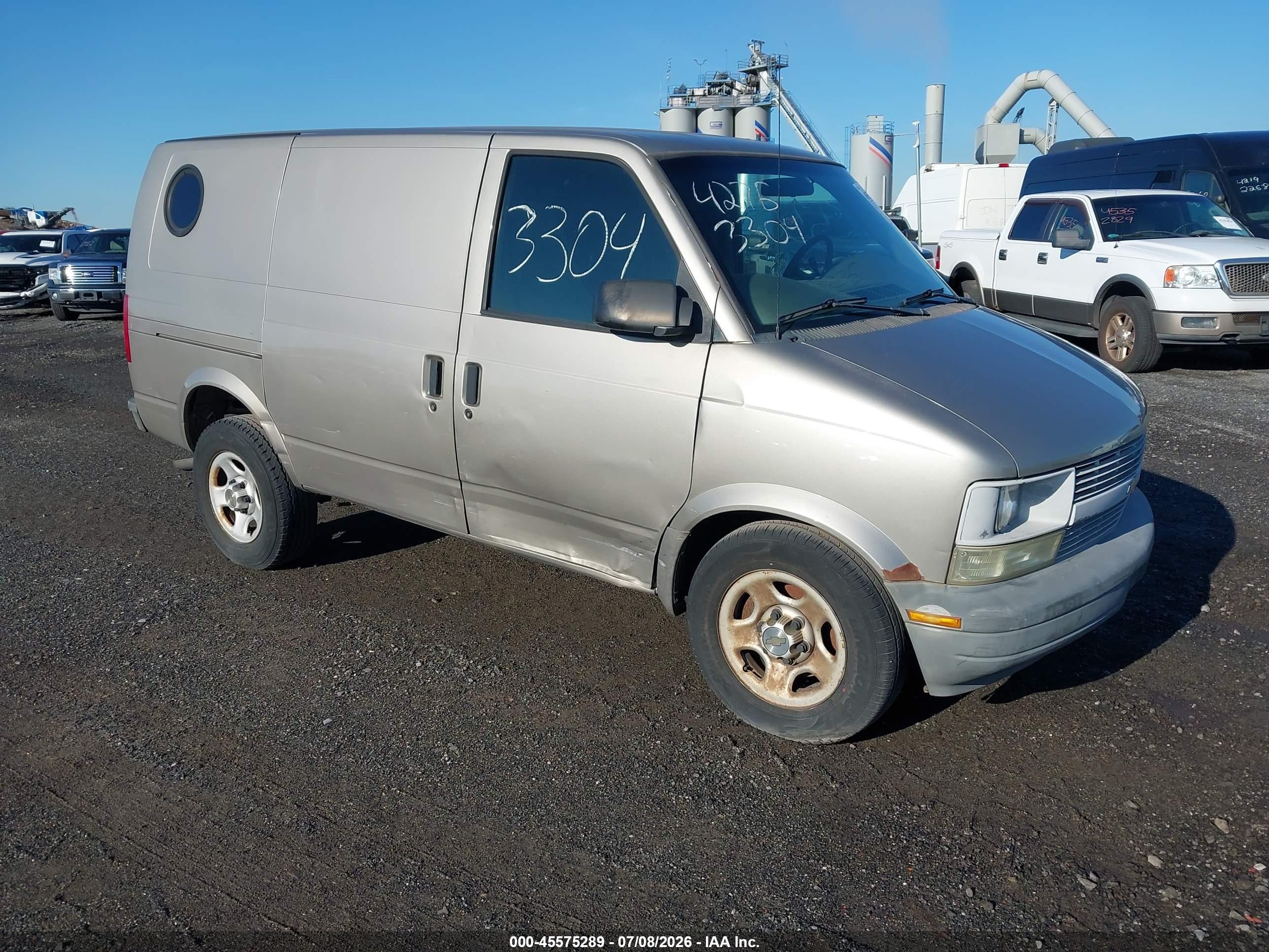 2003 Chevrolet Astro   Gold vin: 1GCDM19X83B131293