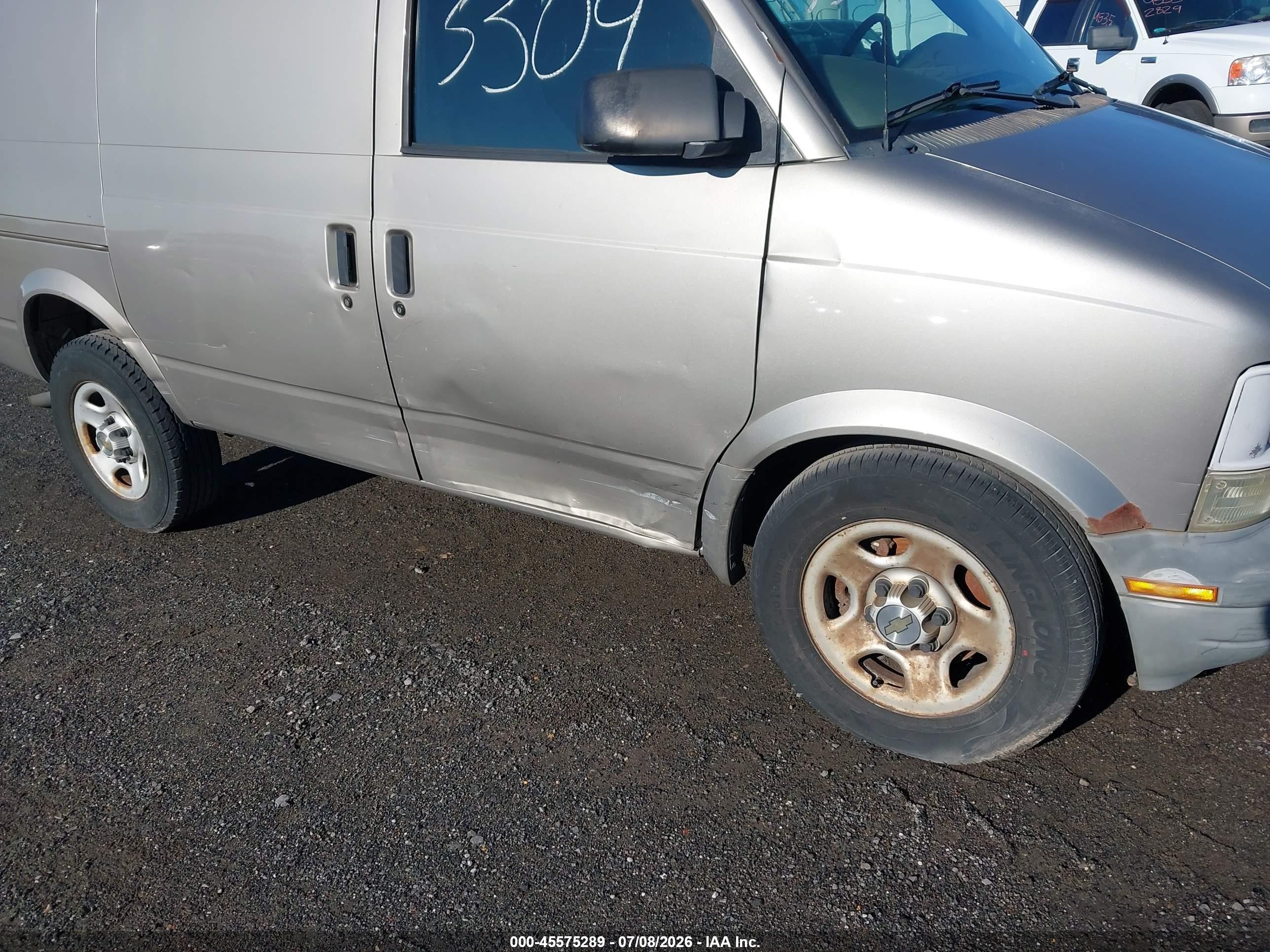 2003 Chevrolet Astro   Gold vin: 1GCDM19X83B131293