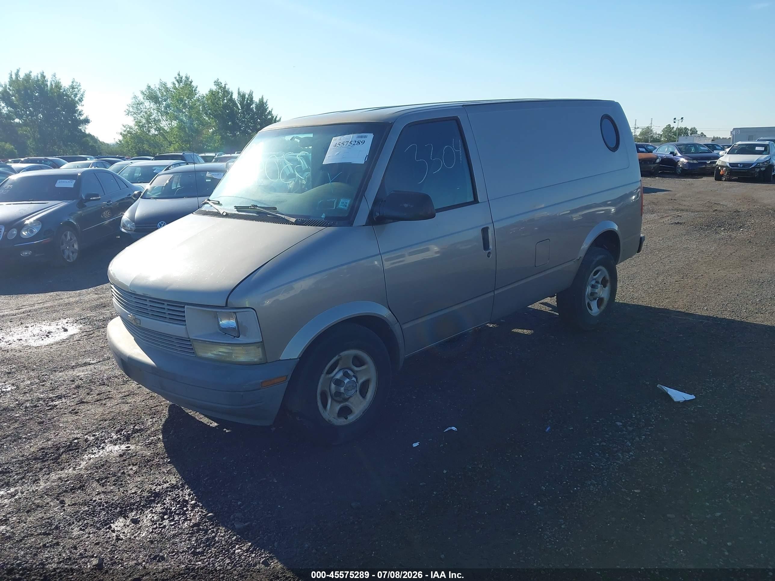 2003 Chevrolet Astro   Gold vin: 1GCDM19X83B131293