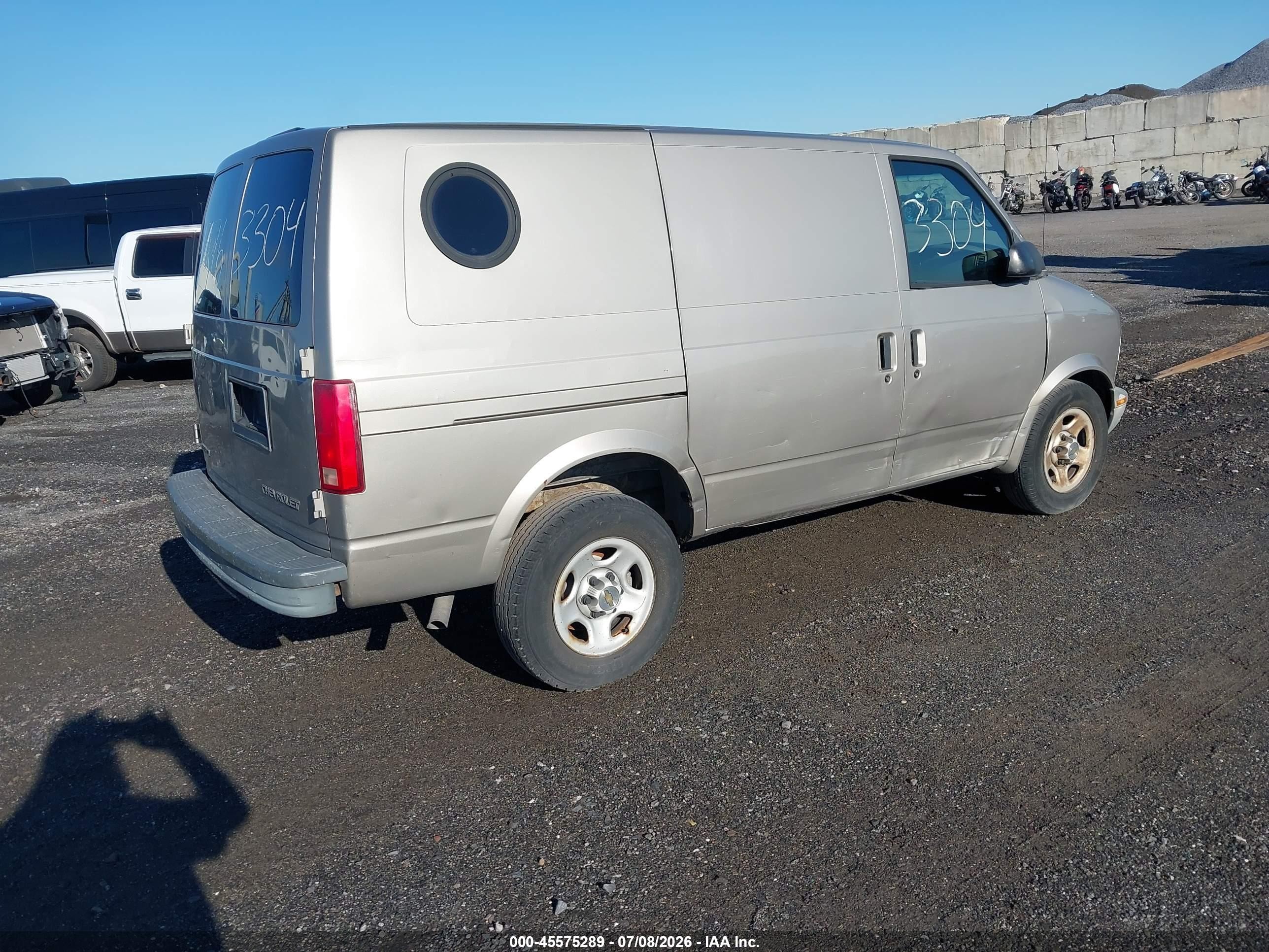 2003 Chevrolet Astro   Gold vin: 1GCDM19X83B131293