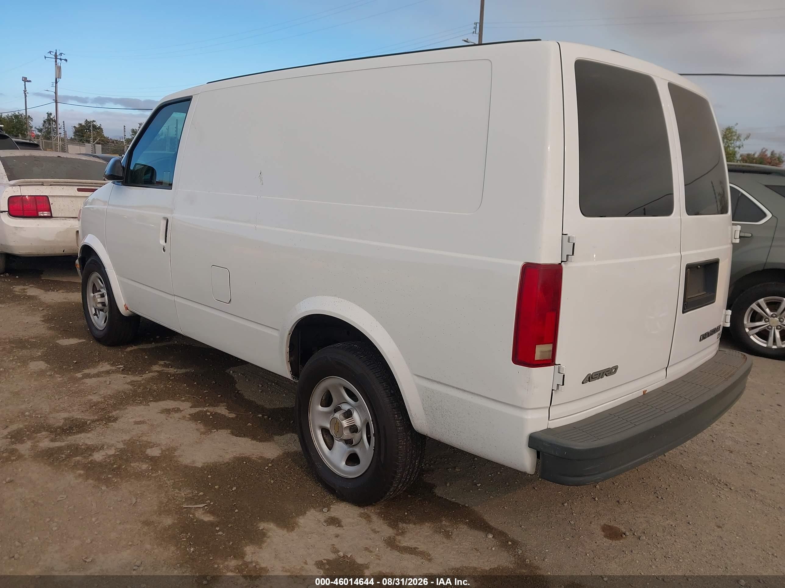 2005 Chevrolet Astro Белый vin: 1GCDM19X85B109071