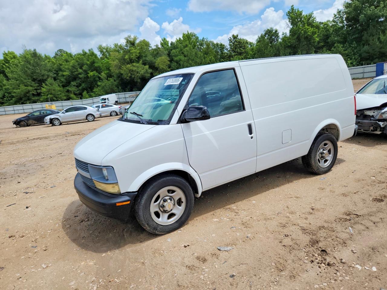 2004 Chevrolet Astro White vin: 1GCDM19X94B105822