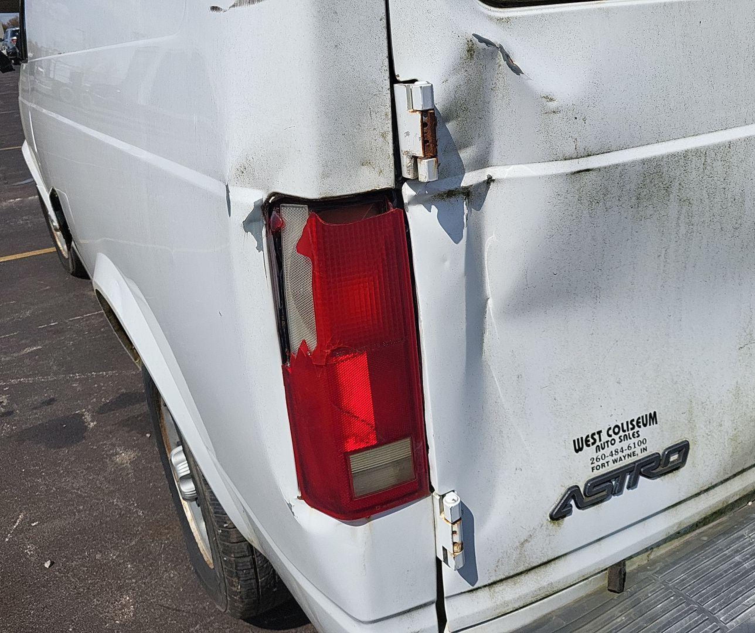 2004 Chevrolet Astro   vin: 1GCDM19X94B114357