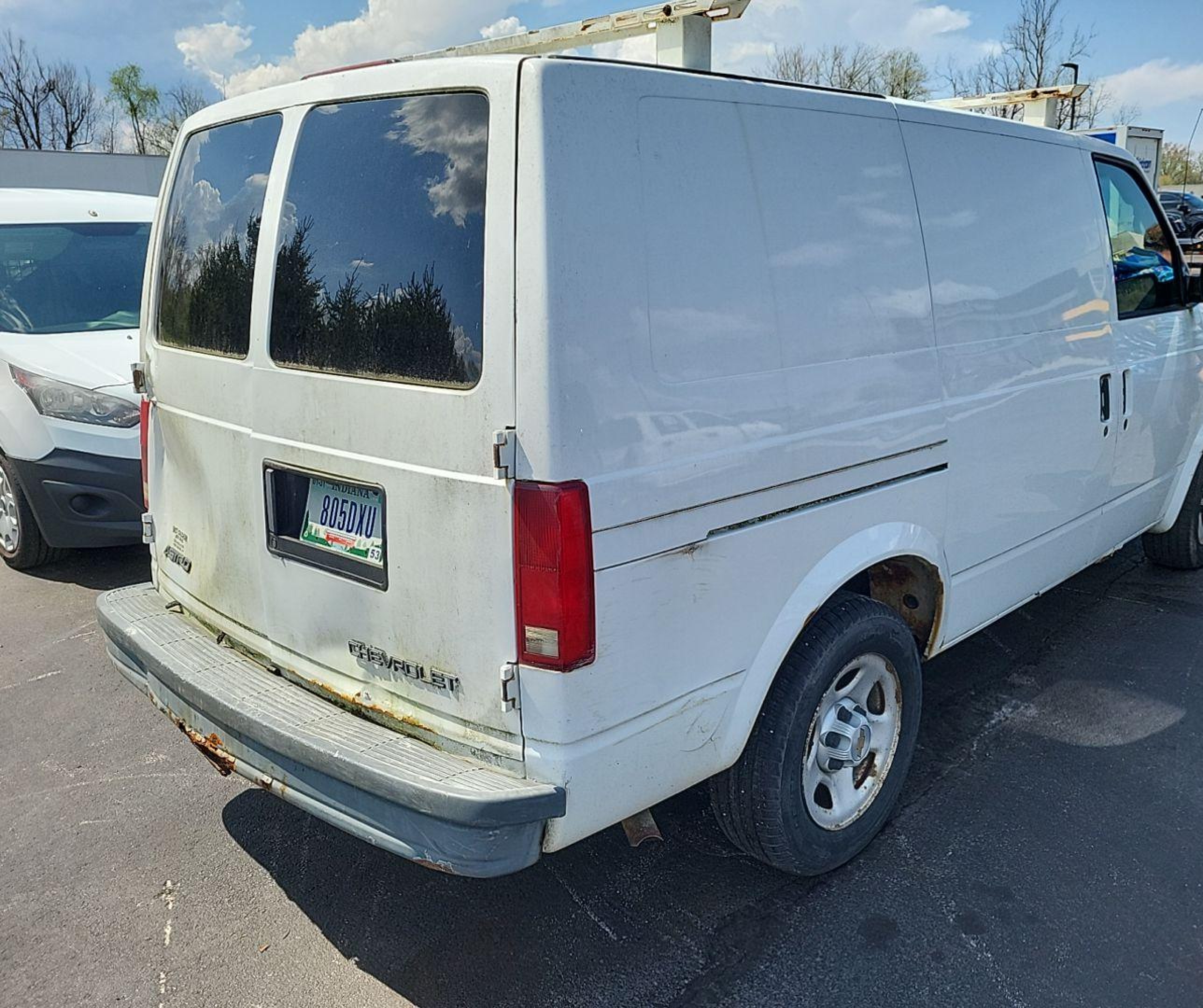 2004 Chevrolet Astro   vin: 1GCDM19X94B114357