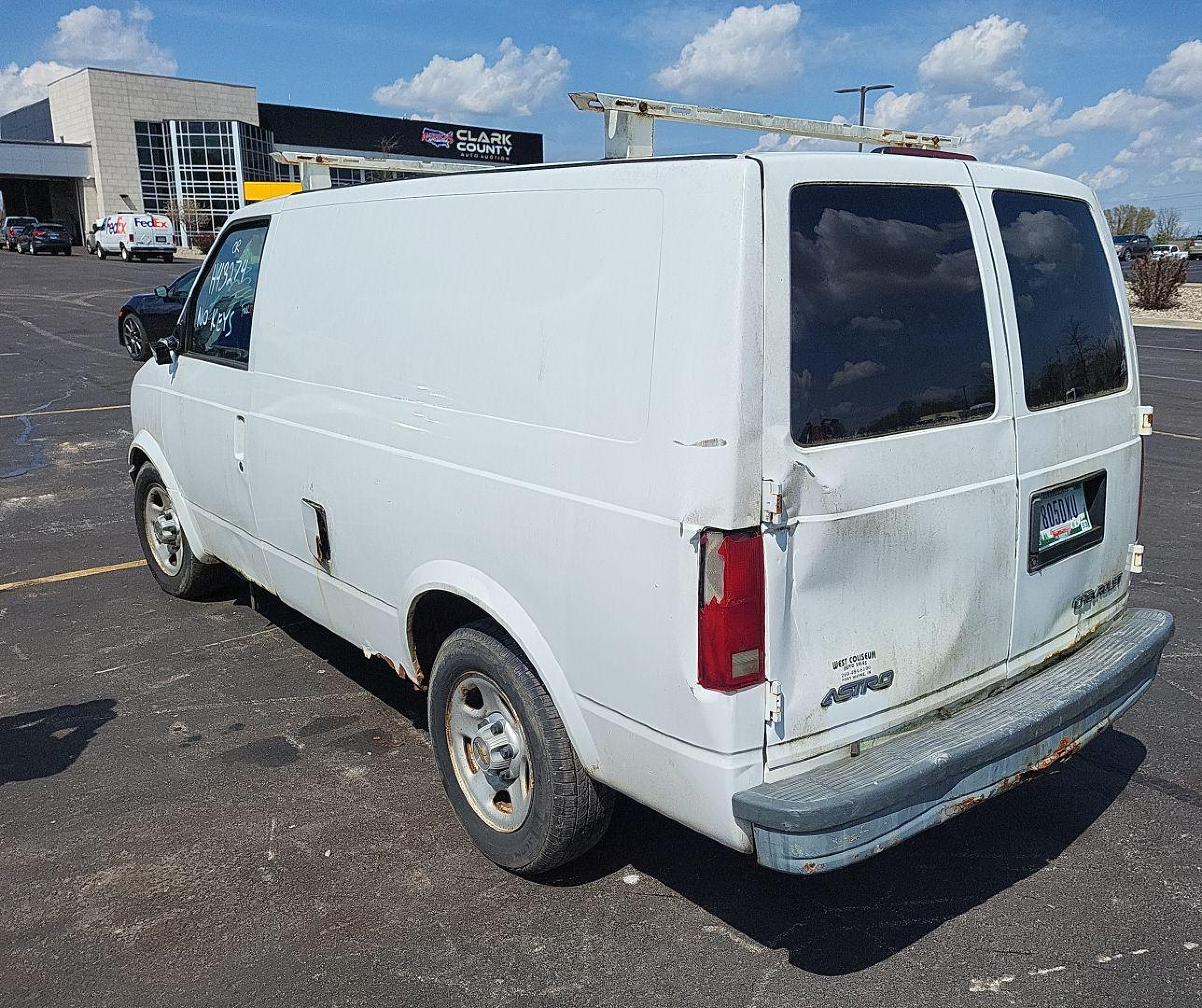 2004 Chevrolet Astro   vin: 1GCDM19X94B114357
