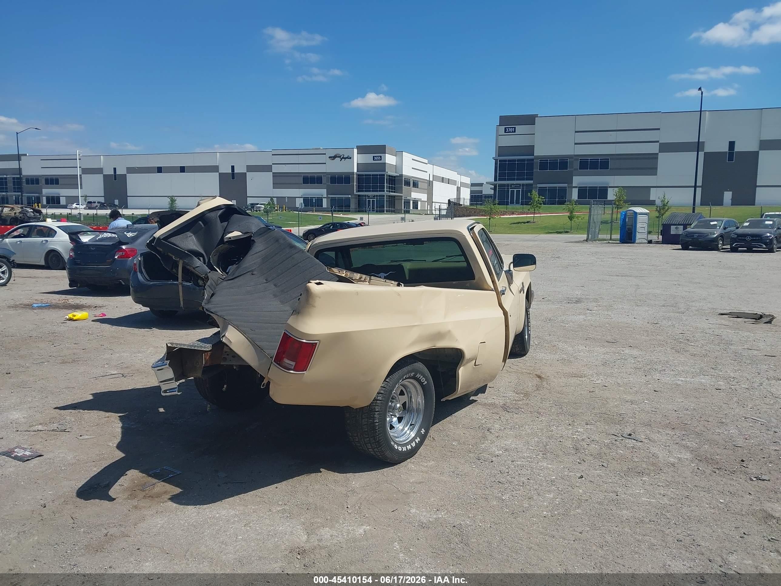 1987 Chevrolet R10   Tan vin: 1GCDR14H8HS118858