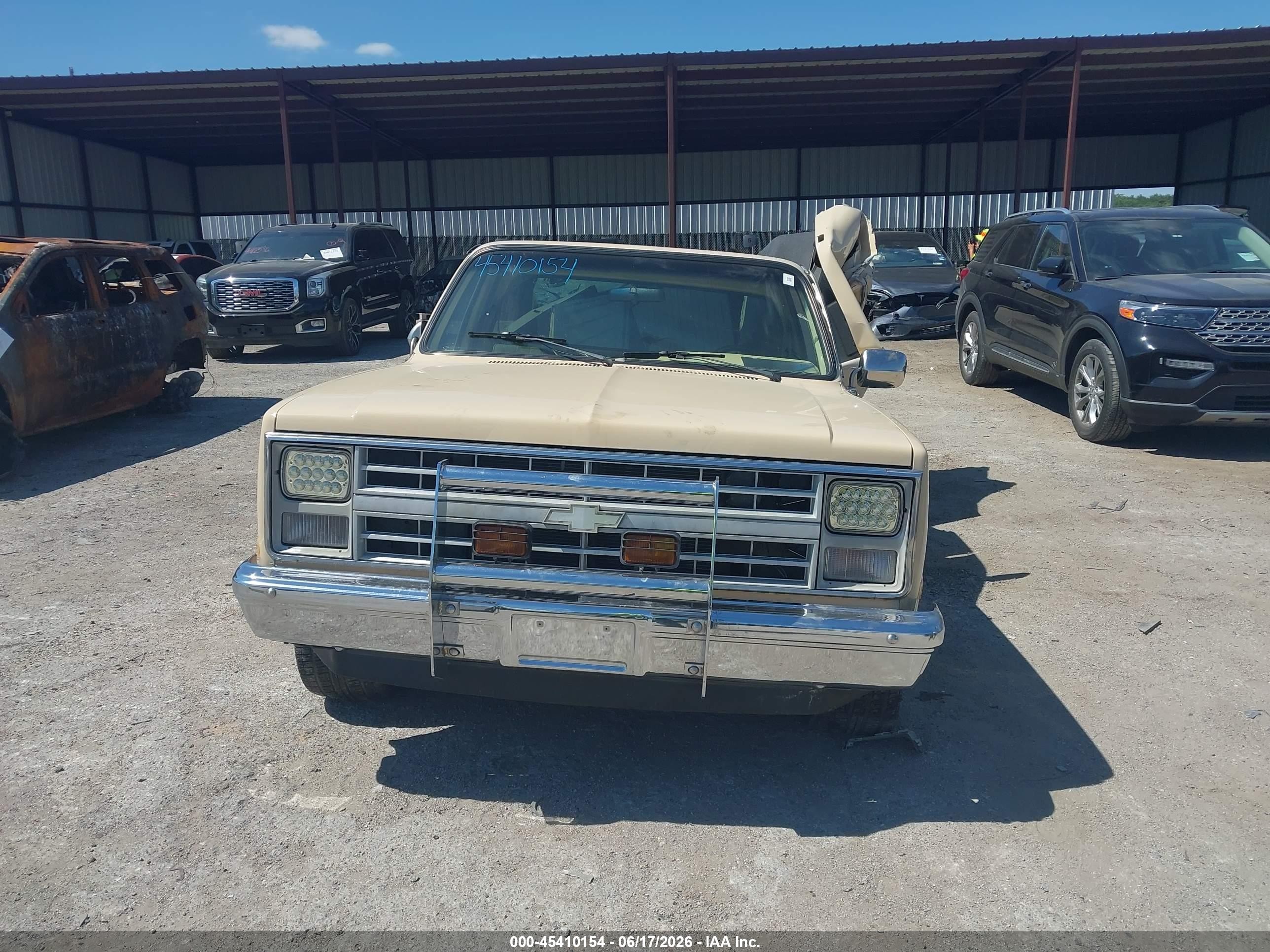 1987 Chevrolet R10   Tan vin: 1GCDR14H8HS118858
