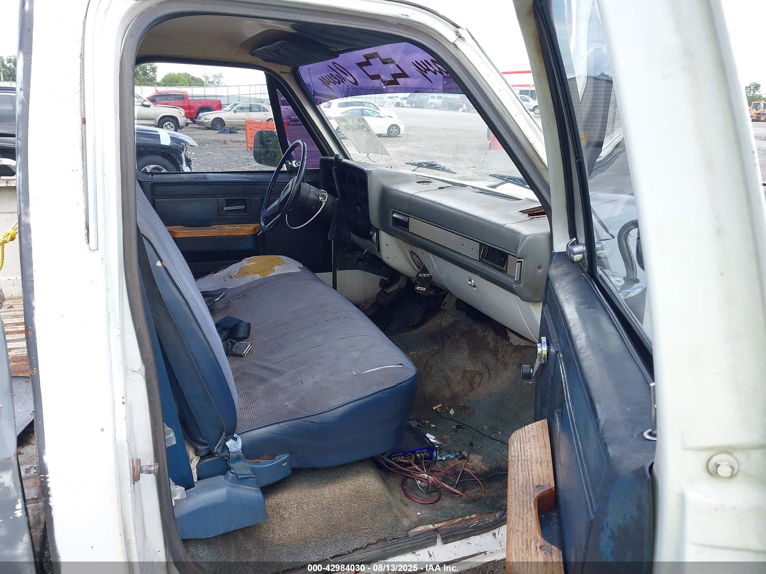 1987 Chevrolet R10   Белый vin: 1GCDR14H9HF357988