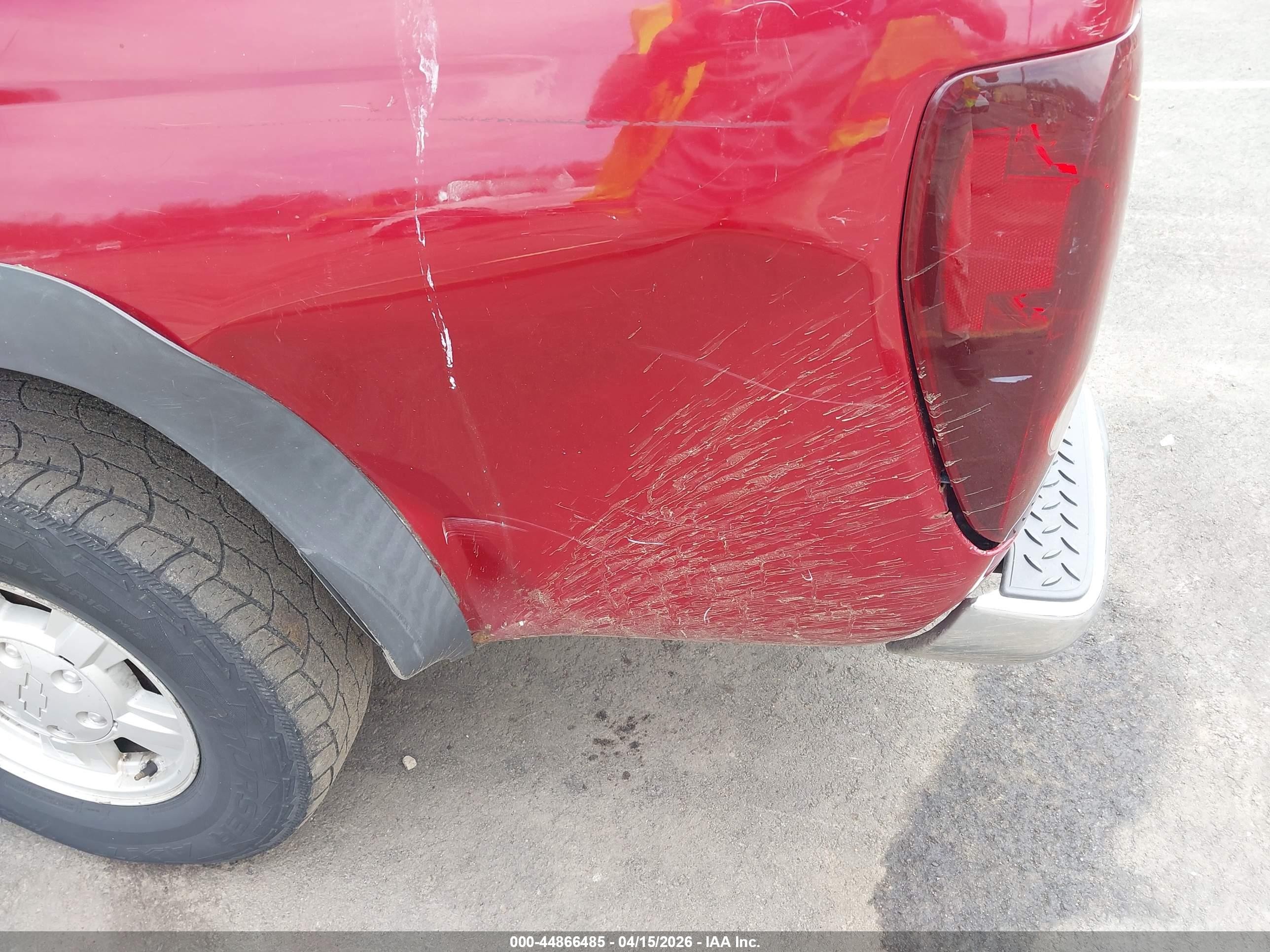 2005 Chevrolet Colorado Ls Red vin: 1GCDT136158272841