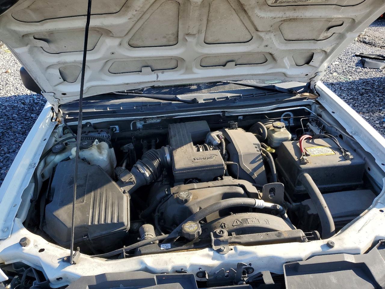 2004 Chevrolet Colorado White vin: 1GCDT136748133487