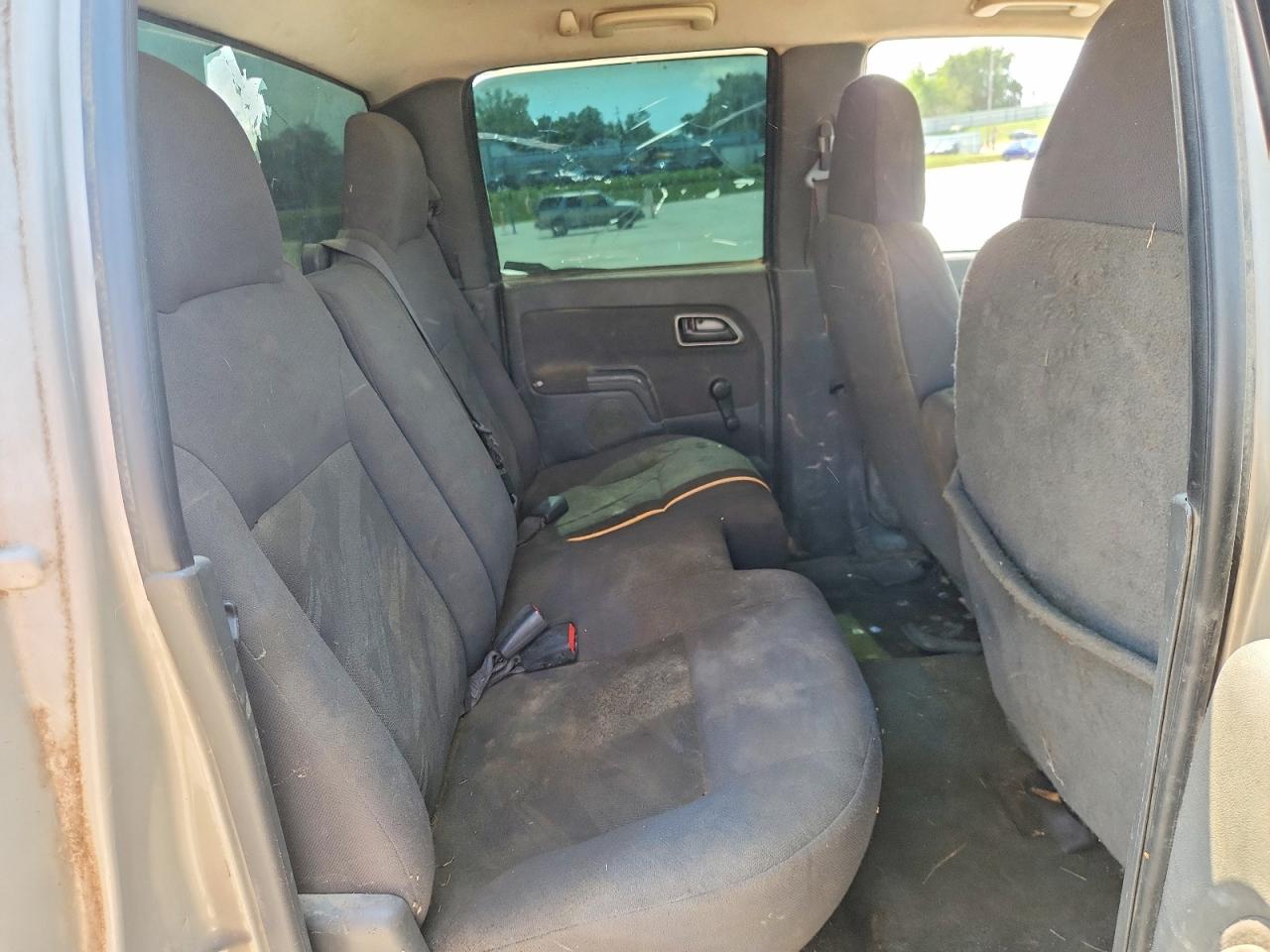 2004 Chevrolet Colorado Silver vin: 1GCDT136848133319