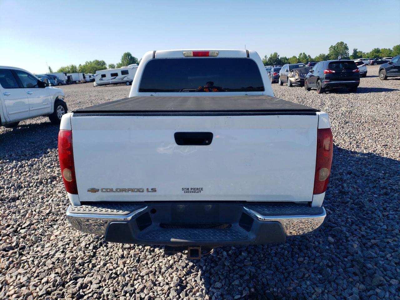 2005 Chevrolet Colorado Белый vin: 1GCDT136958184832