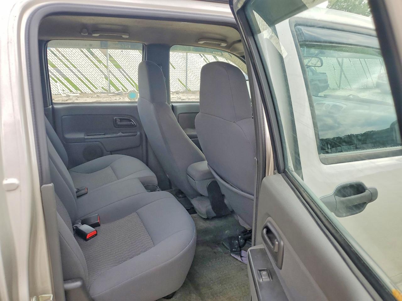 2006 Chevrolet Colorado Silver vin: 1GCDT138268261981