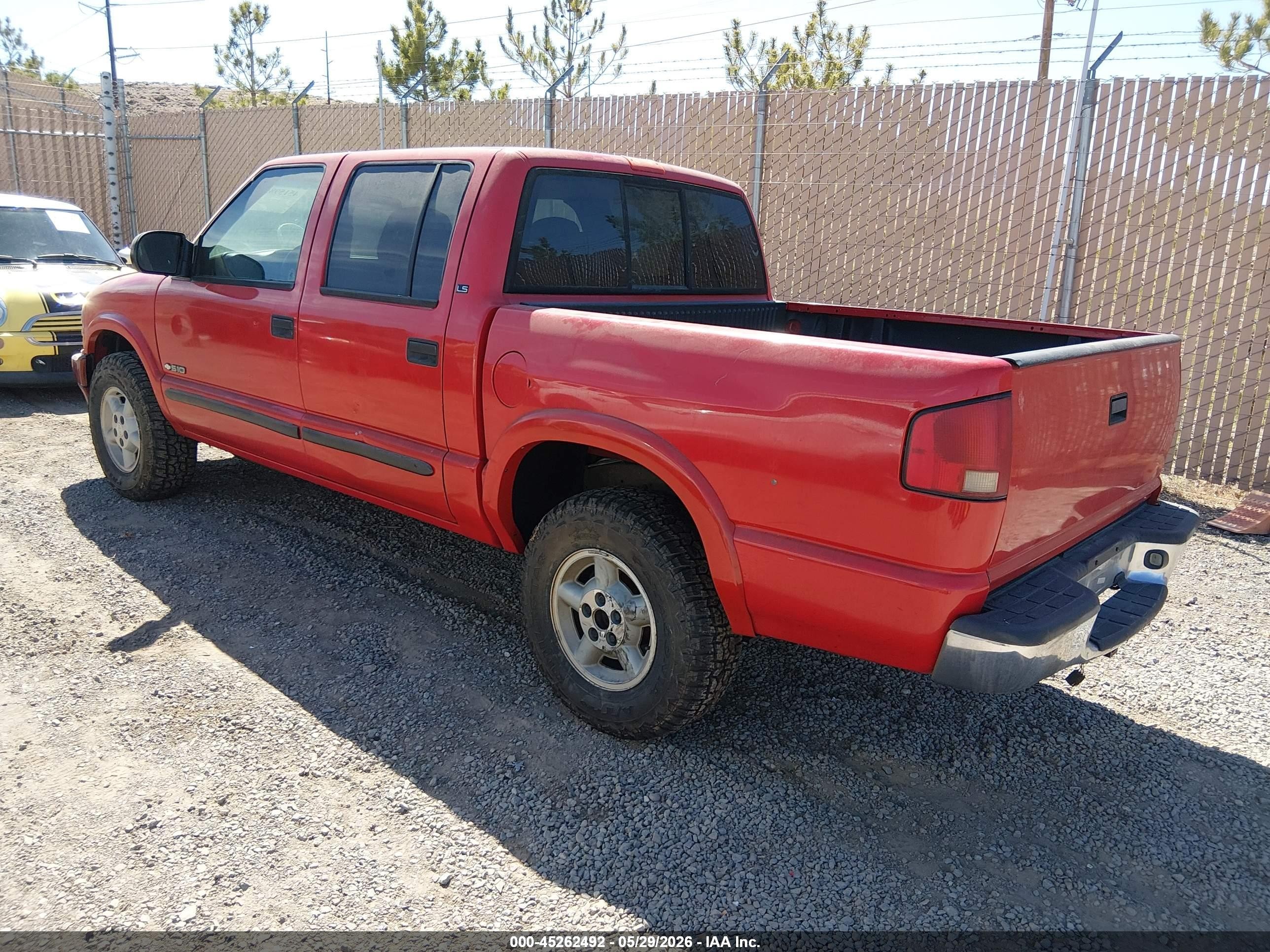 2001 Chevrolet S-10 Ls Red vin: 1GCDT13W01K148606