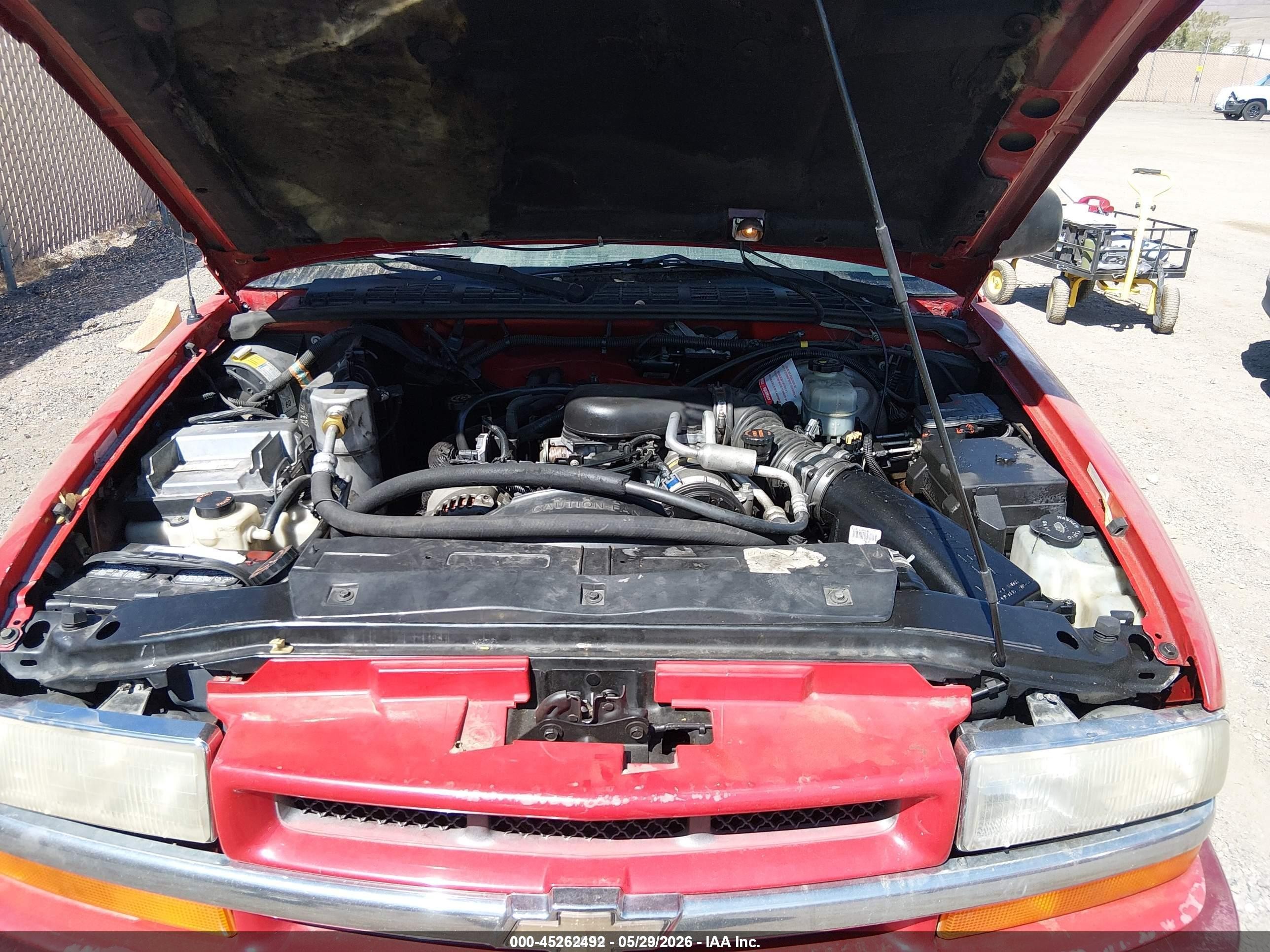 2001 Chevrolet S-10 Ls Red vin: 1GCDT13W01K148606