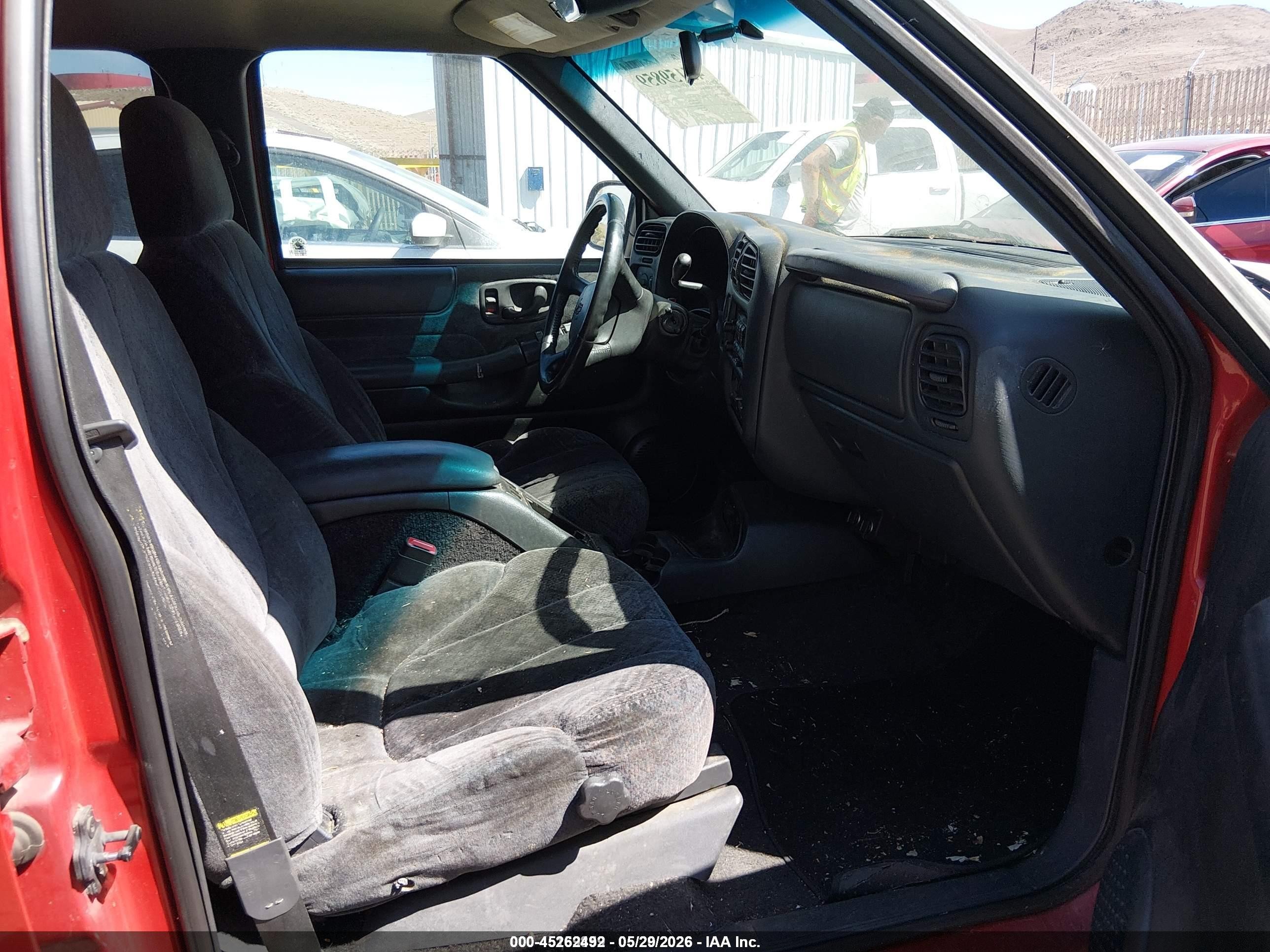 2001 Chevrolet S-10 Ls Red vin: 1GCDT13W01K148606