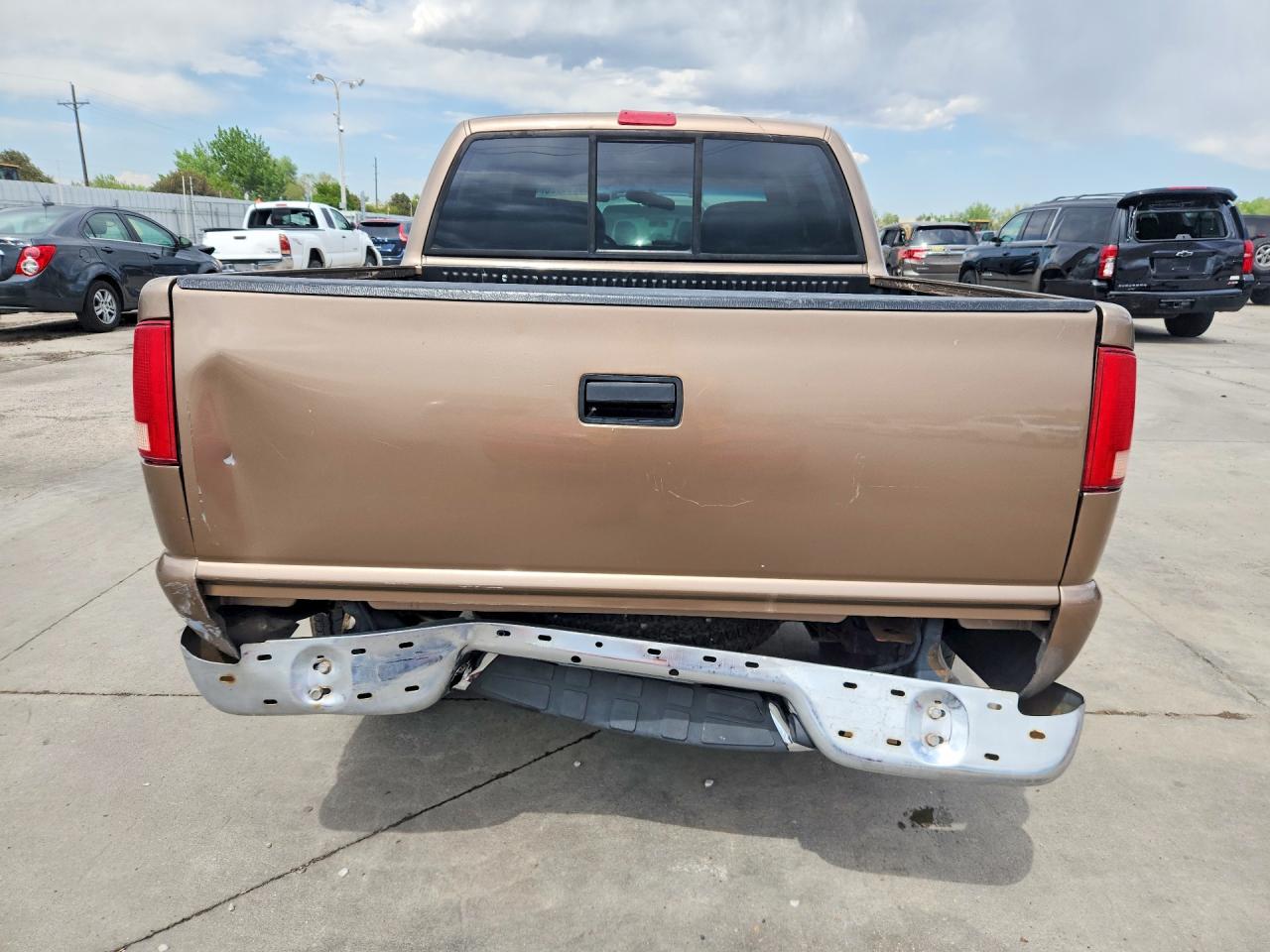 2002 Chevrolet S Truck S10 Gold vin: 1GCDT13W22K154604